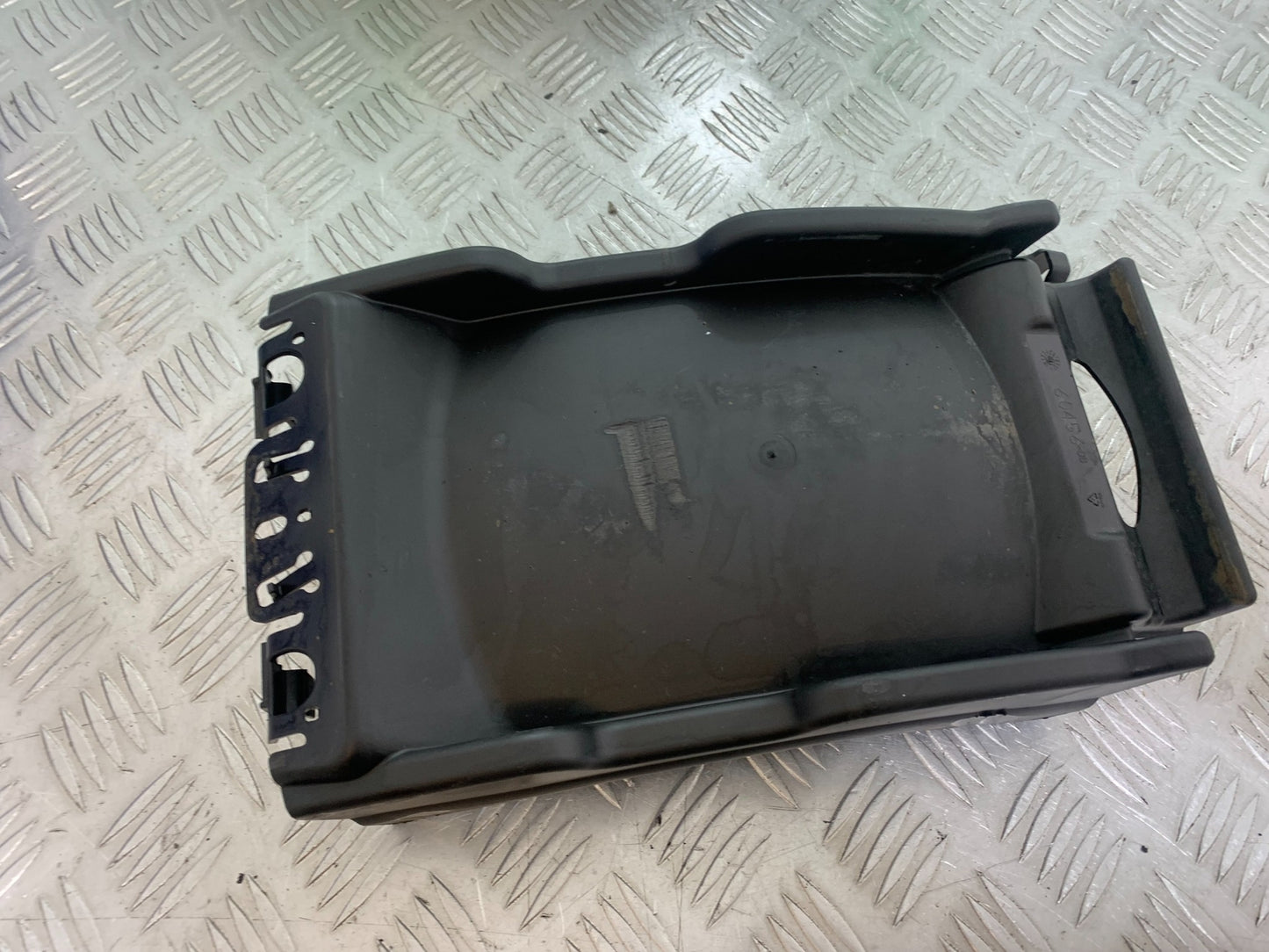 HARLEY DAVIDSON FXS BLACKLINE 1585 INNER MUDGUARD  YEAR 2012 (CMB1147)