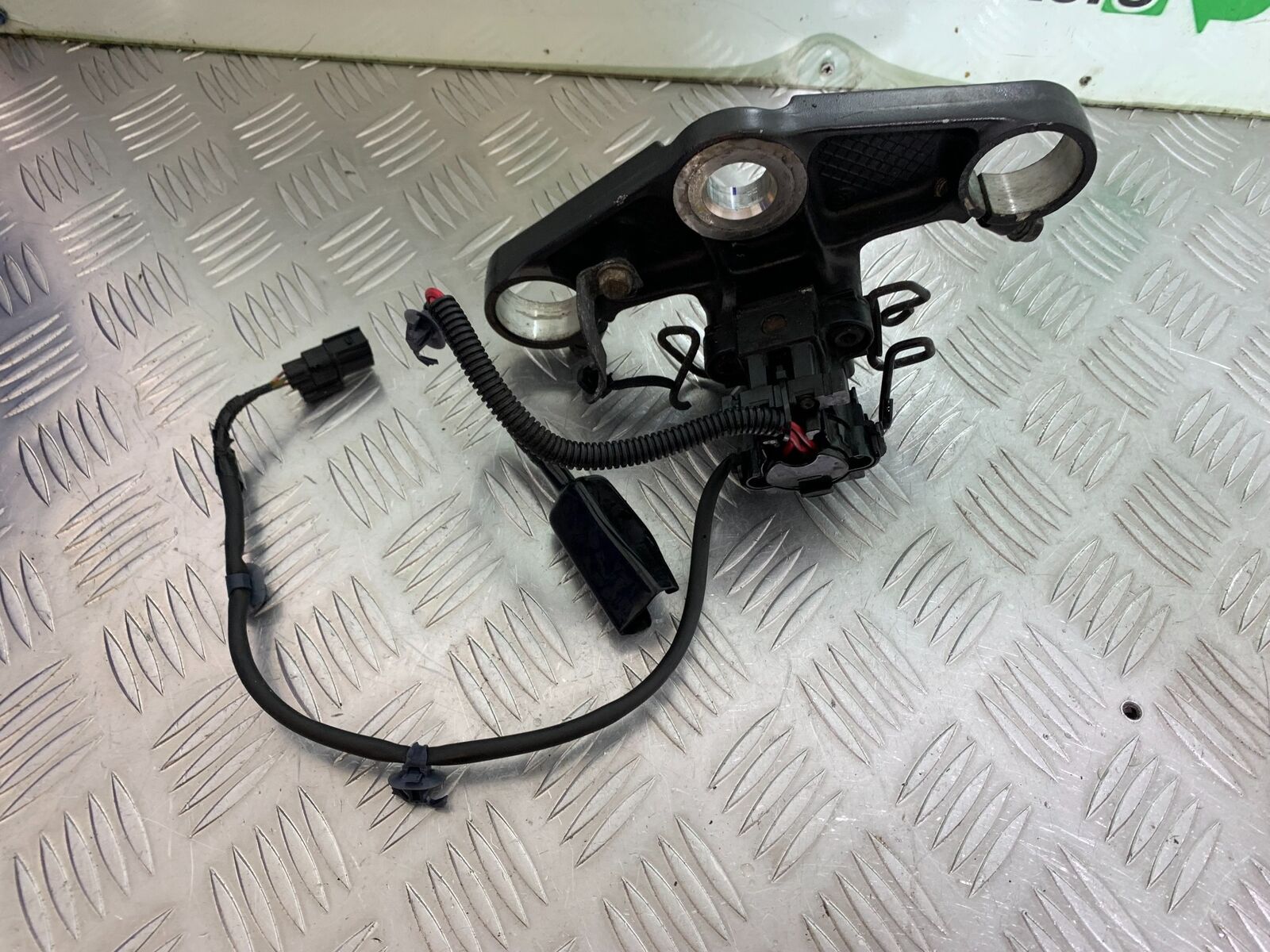 HONDA CBR500R CBR 500 R IGNITION SWITCH KEY TOP YOKE  YEAR 2012-16 (CMB1048)