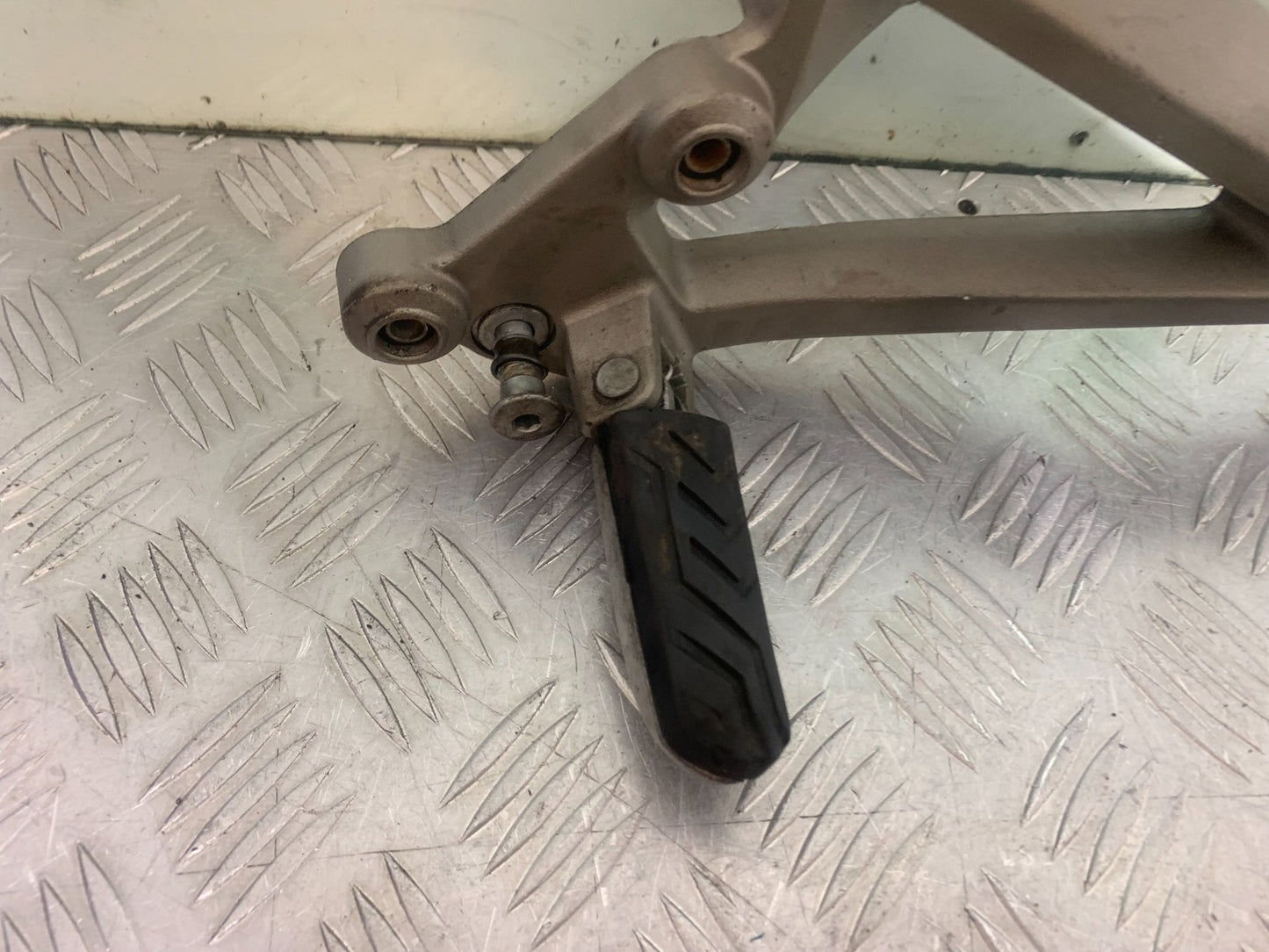 APRILIA SL750 SL 750 SHIVER LEFT HANGER  YEAR 2008-2016 (CMB1242)