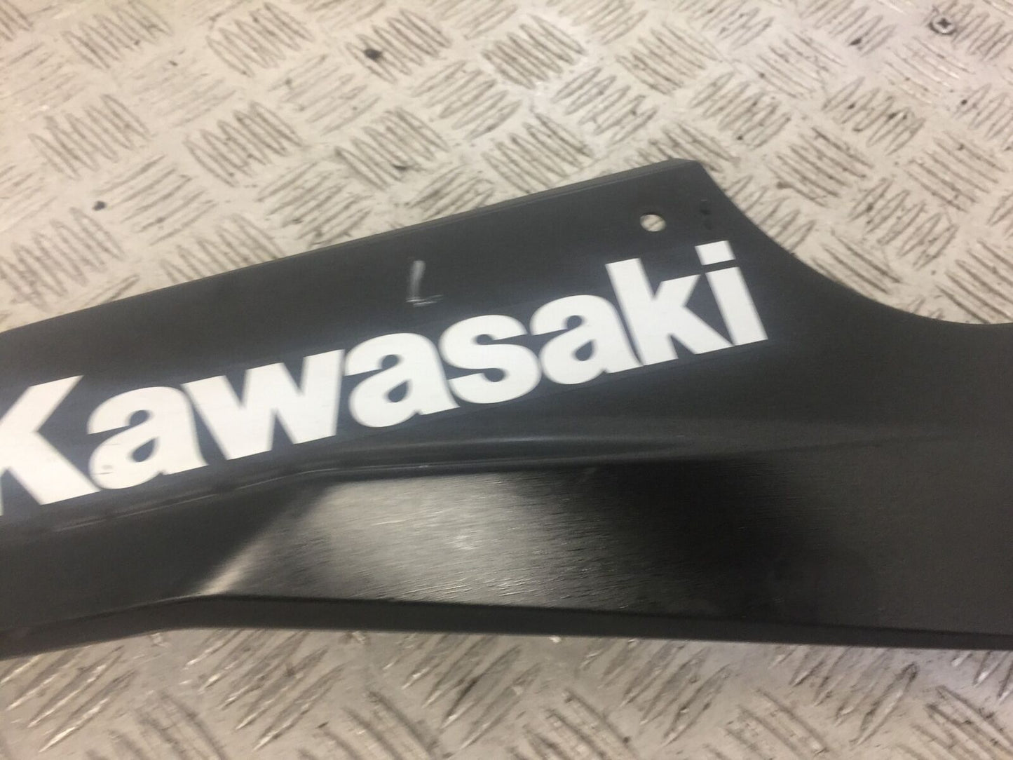 KAWASAKI NINJA 400 LEFT BELLYPAN  YEAR 2019  (STOCK 635)