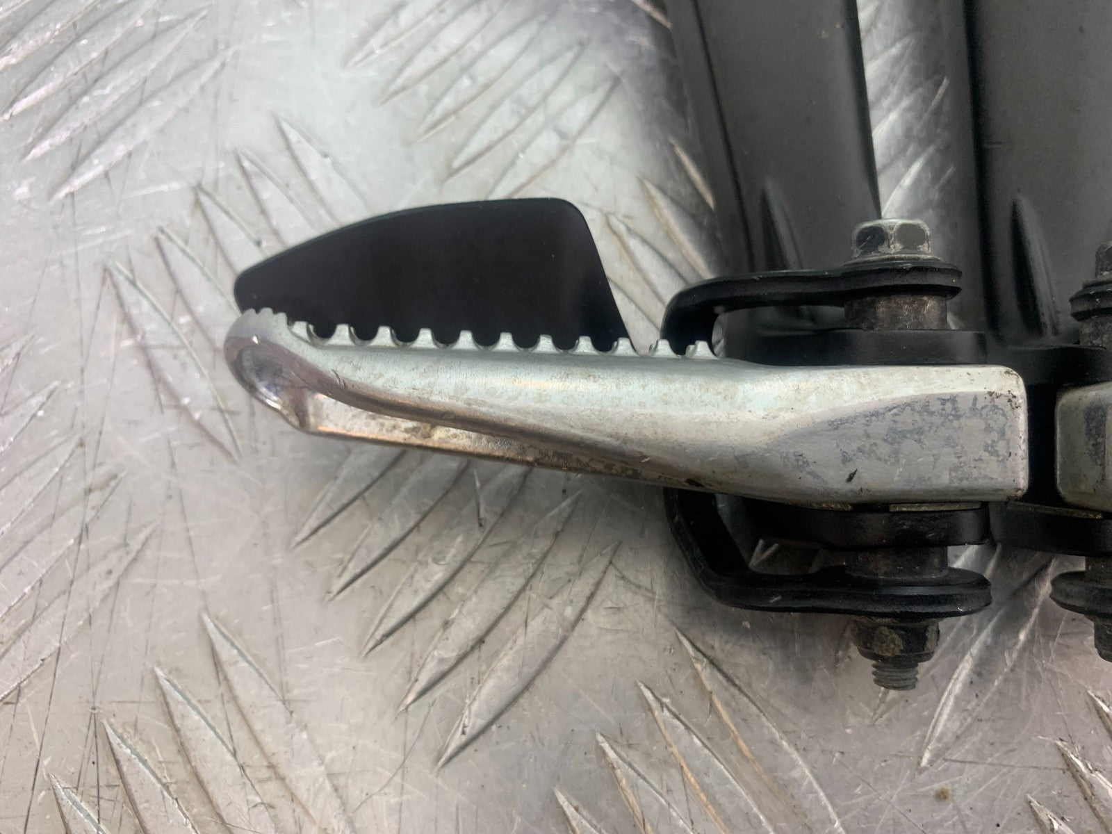 YAMAHA YZF R7 REAR HANGERS AND PEGS YEAR 2022-2025 (CMB1255)