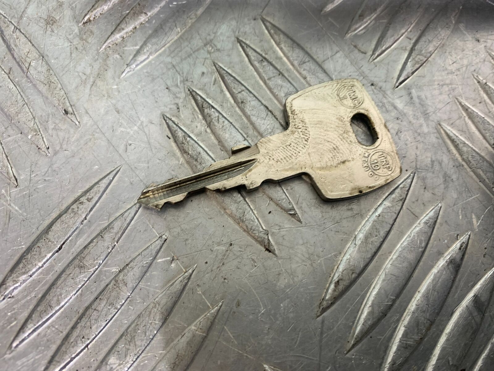 TRIUMPH 955i SPRINT ST LOCKS AND KEY  YEAR 1999-2004 (CMB1124)