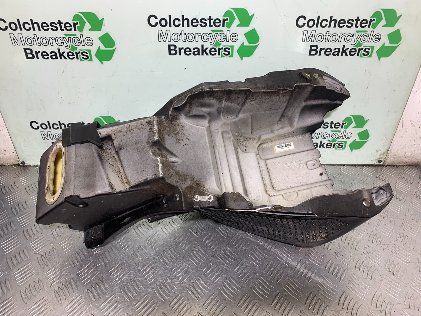 APRILIA TUONO 1000 V4R PETROL TANK  YEAR 2011-13  (CMB1316)