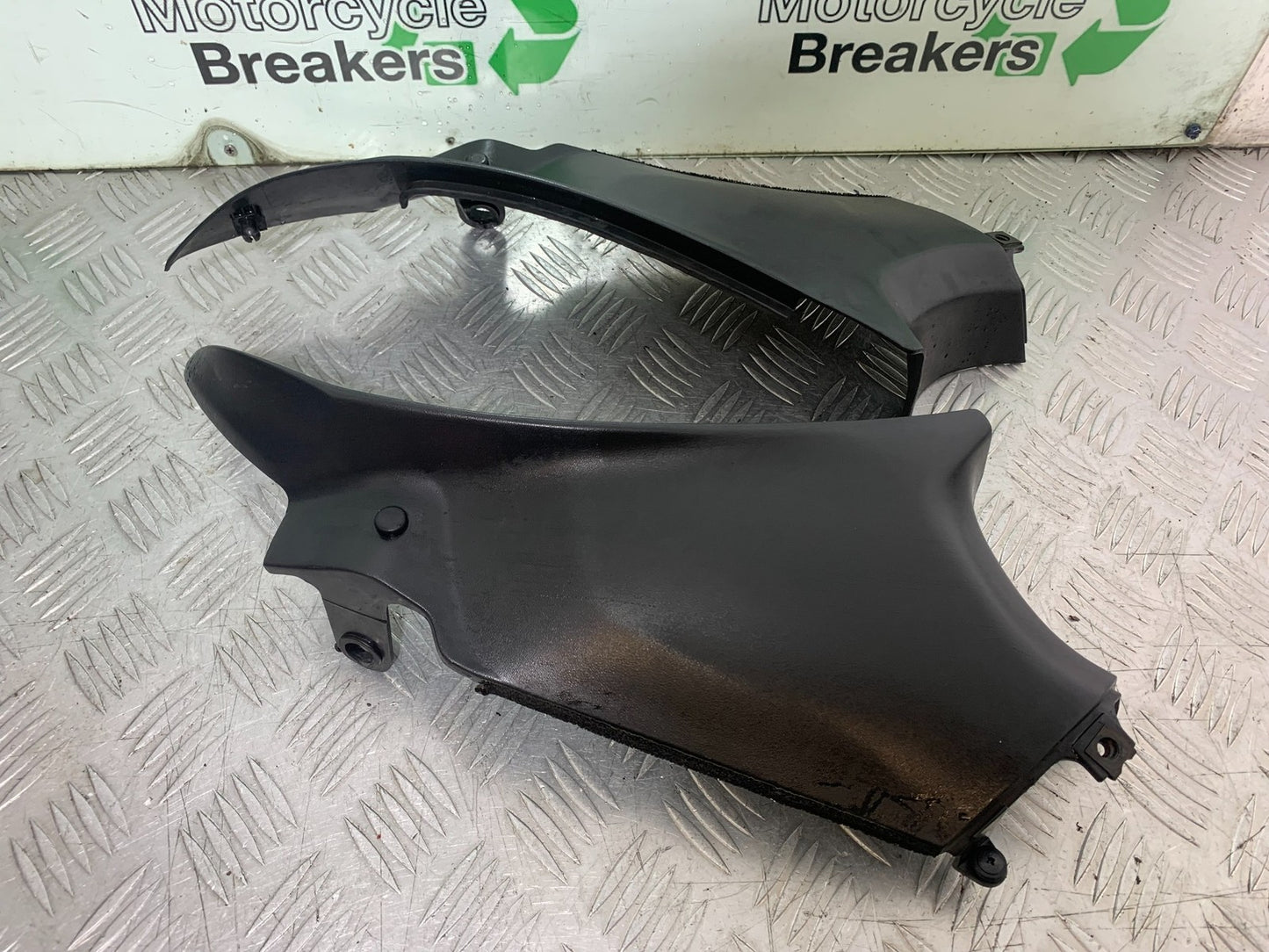 HONDA CBR1100 BLACKBIRD TOP FAIRING SIDE INFILLS YEAR 1999-2005 (CMB1232)