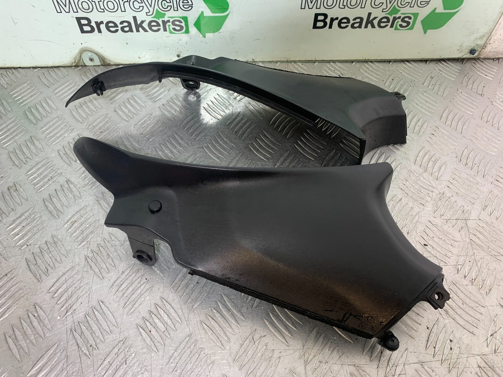 HONDA CBR1100 BLACKBIRD TOP FAIRING SIDE INFILLS YEAR 1999-2005 (CMB1232)