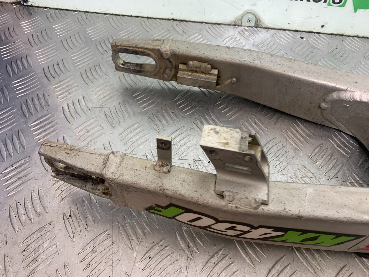 KAWASAKI KXF450 KXF 450 SWINGARM   YEAR 2013 CMB1217)