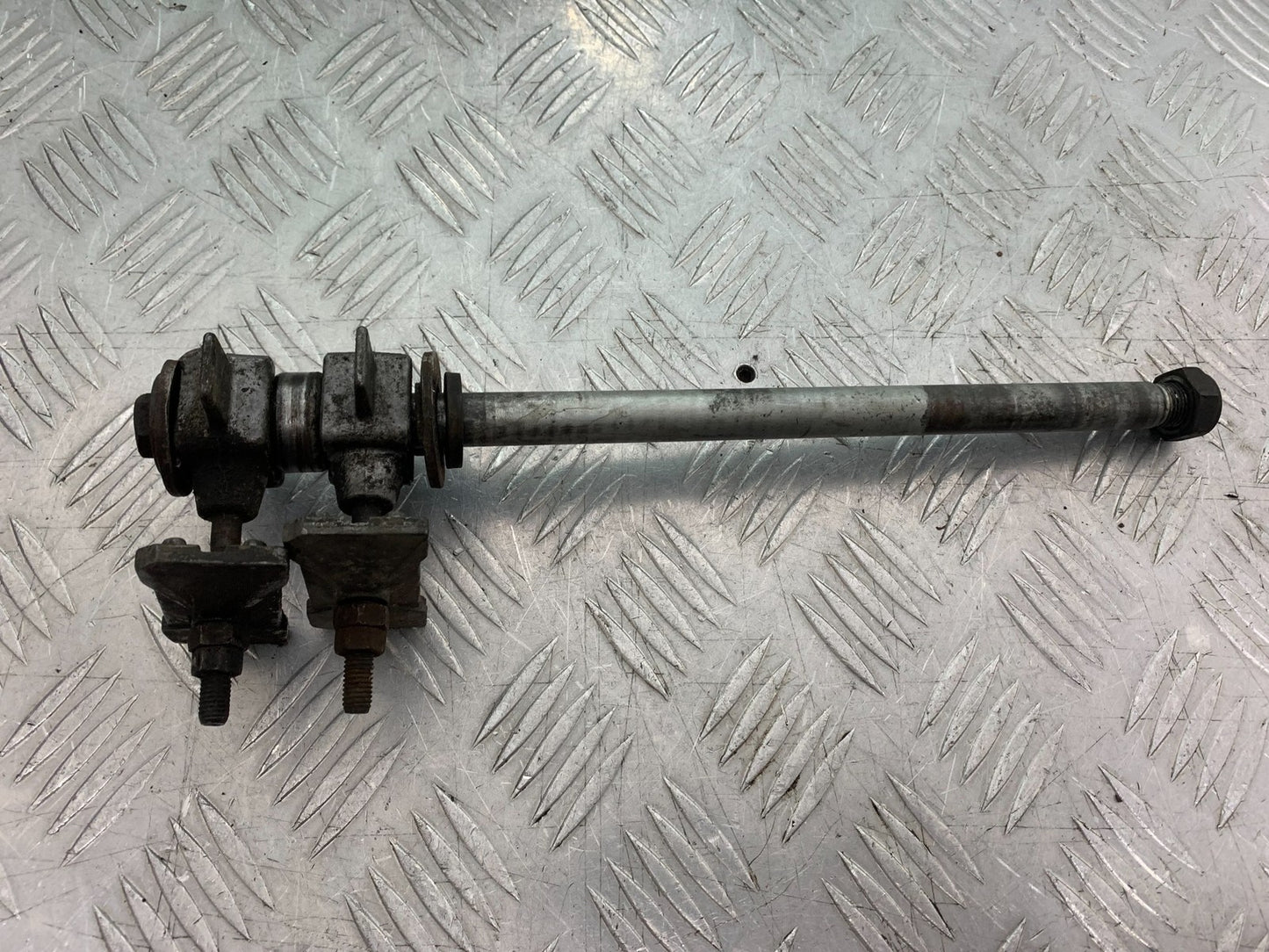 HONDA CB600 CB 600 HORNET REAR WHEEL SPINDLE  YEAR 1998-2002 (CMB1297)