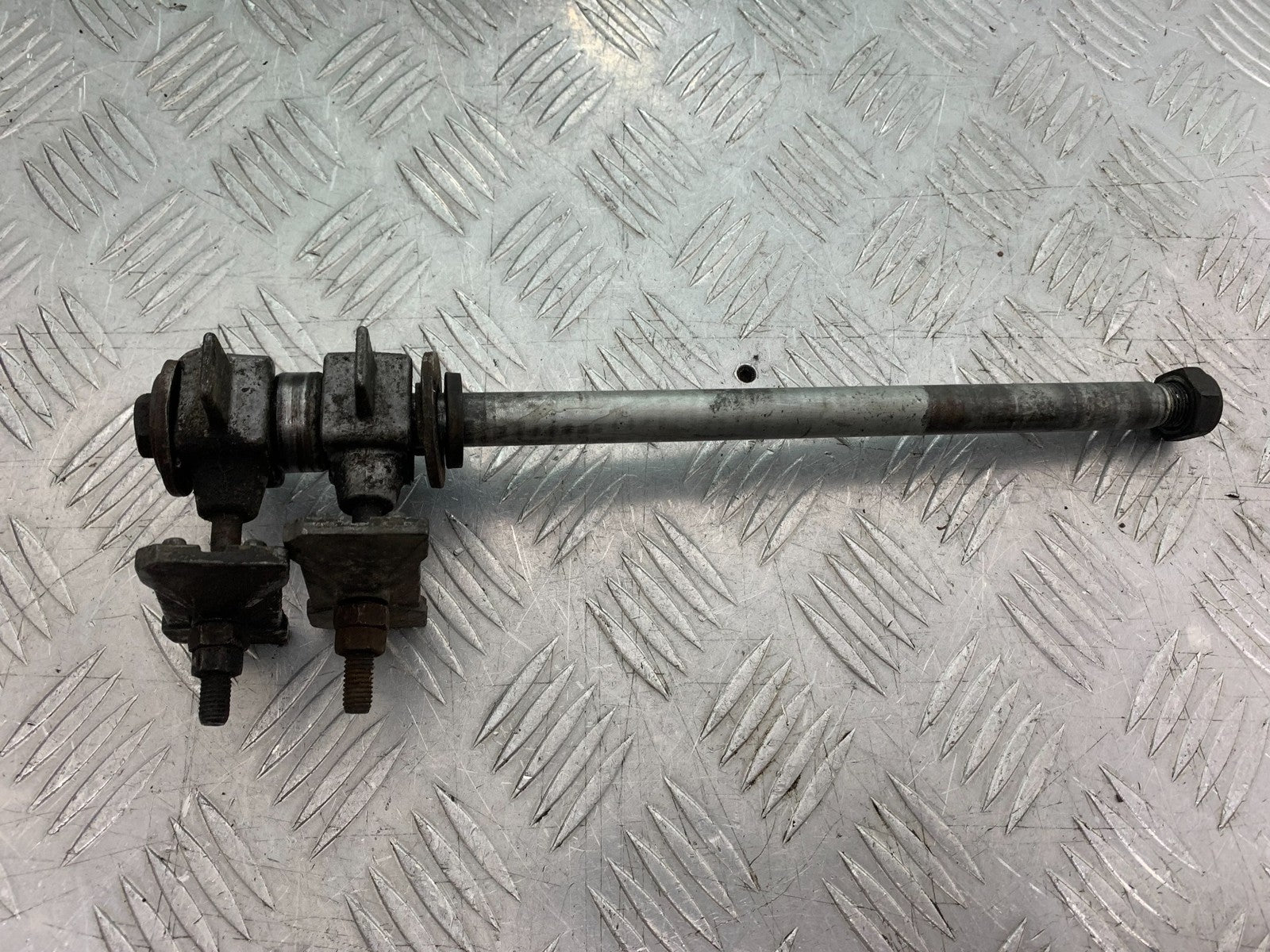 HONDA CB600 CB 600 HORNET REAR WHEEL SPINDLE  YEAR 1998-2002 (CMB1297)