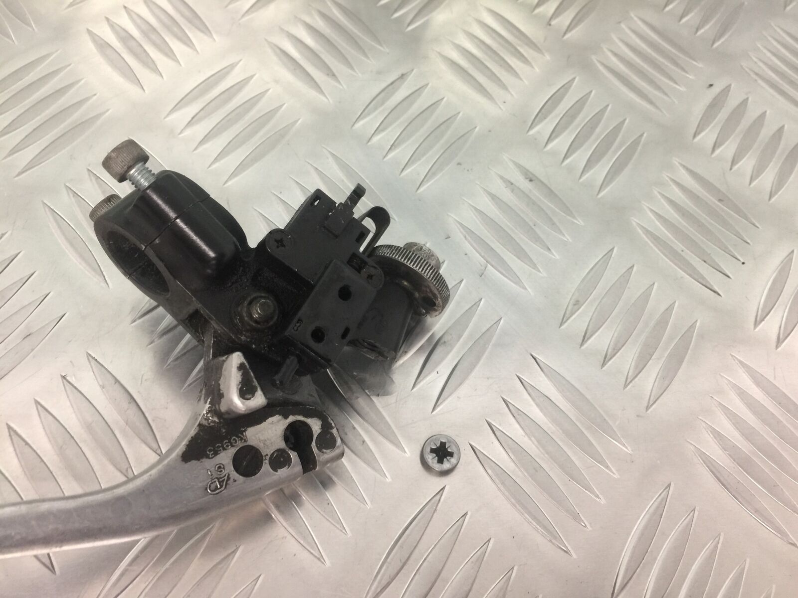 KAWASAKI ZX12R ZX12 R CLUTCH LEVER AND BRACKET YEAR 2000 (STOCK 913)