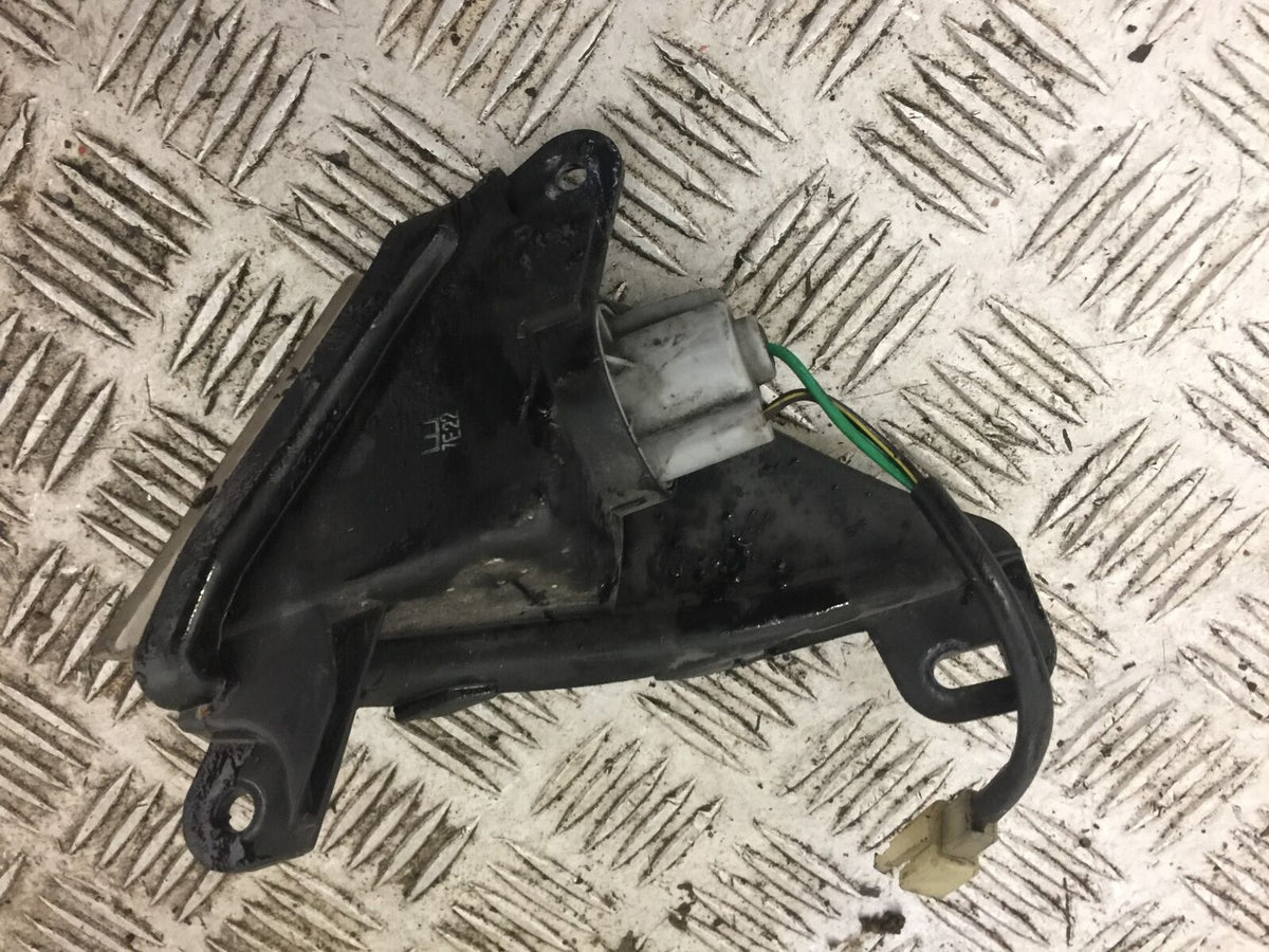 KAWASAKI GTR1400 GTR 1400 FRONT LEFT INDICATOR YEAR 2010 (STOCK 716)