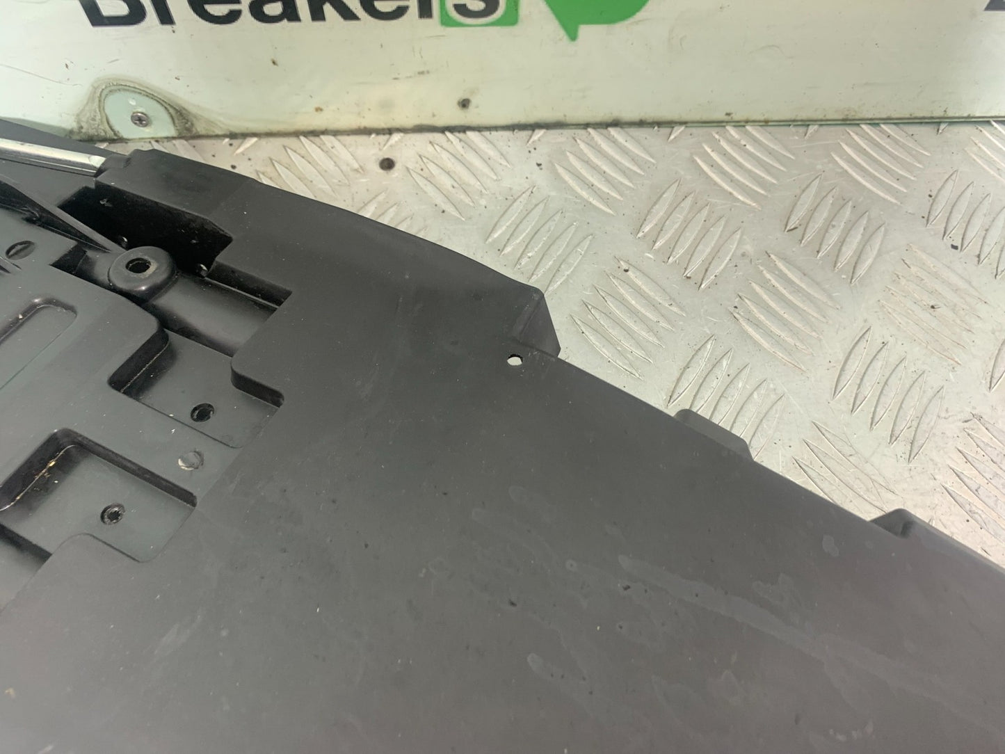 TRIUMPH 675 STREET TRIPLE UNDERTRAY    2013-2016 (CMB1186)