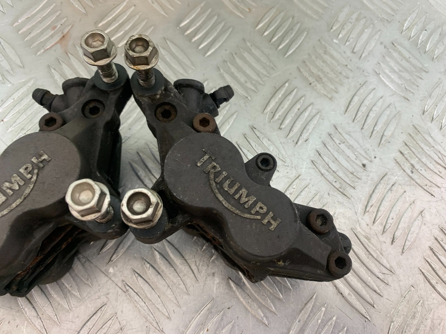 TRIUMPH T509 SPEED TRIPLE FRONT BRAKE CALIPERS  YEAR 1997-1998 (CMB1144)