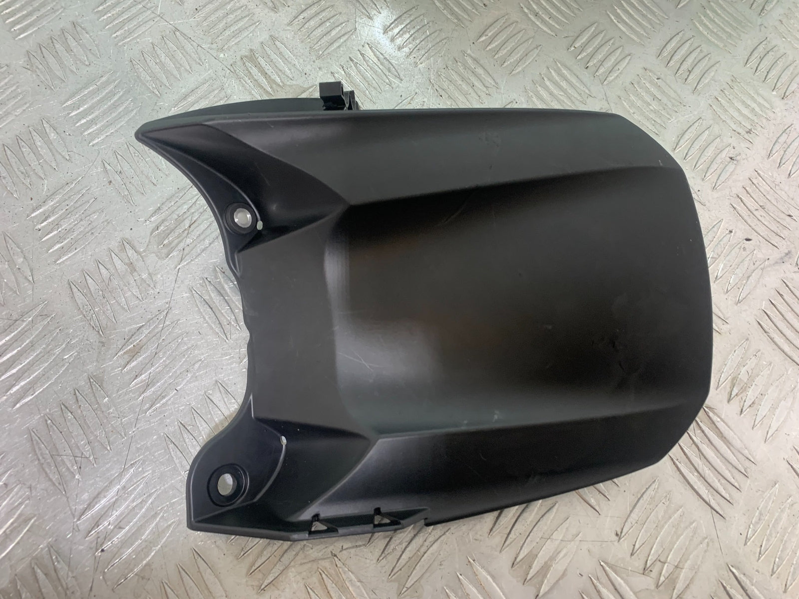 YAMAHA YZF R1 HUGGER CHAIN GUARD    YEAR 2004-2006 (CMB1155)