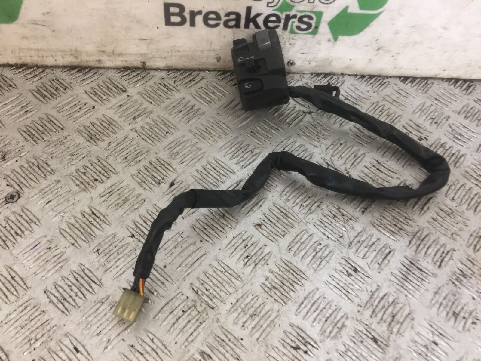 YAMAHA FJR1300 FJR 1300 LEFT SWITCH GEAR YEAR 2001-05 (STOCK 814)