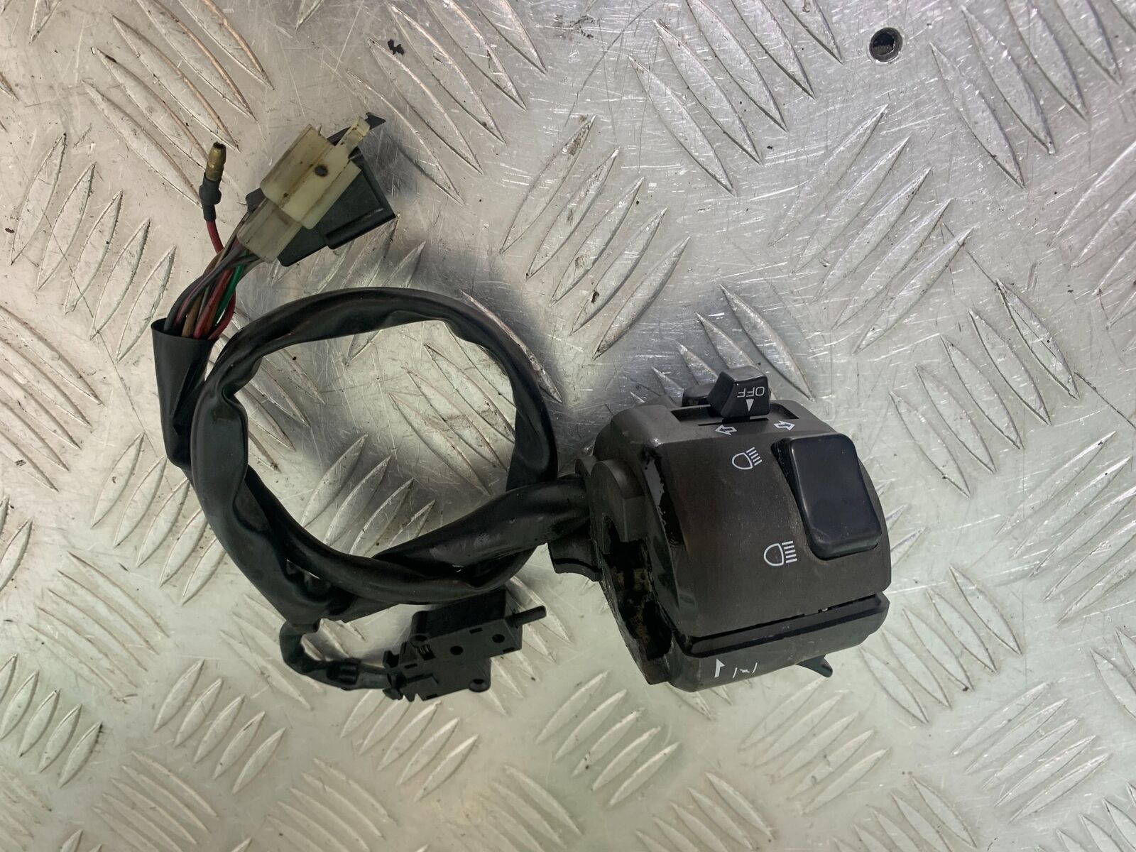 KAWASAKI Z750 ZR750 ZR-7S LEFT SWITCH GEAR  YEAR 1999-05 (CMB1135)