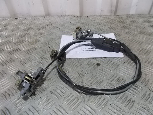 YAMAHA XP500 XP 500 TMAX T-MAX SEAT CATCH AND CABLE YEAR 2002
