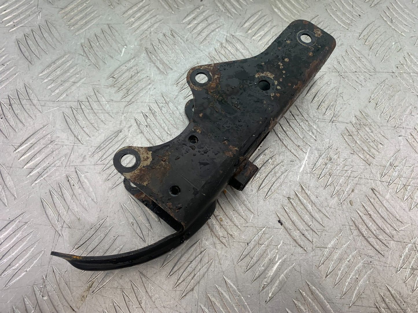 APRILIA 650 PAGASO STRADA ENGINE MOUNTING BRACKET YEAR 2005-2010 (CMB1260)