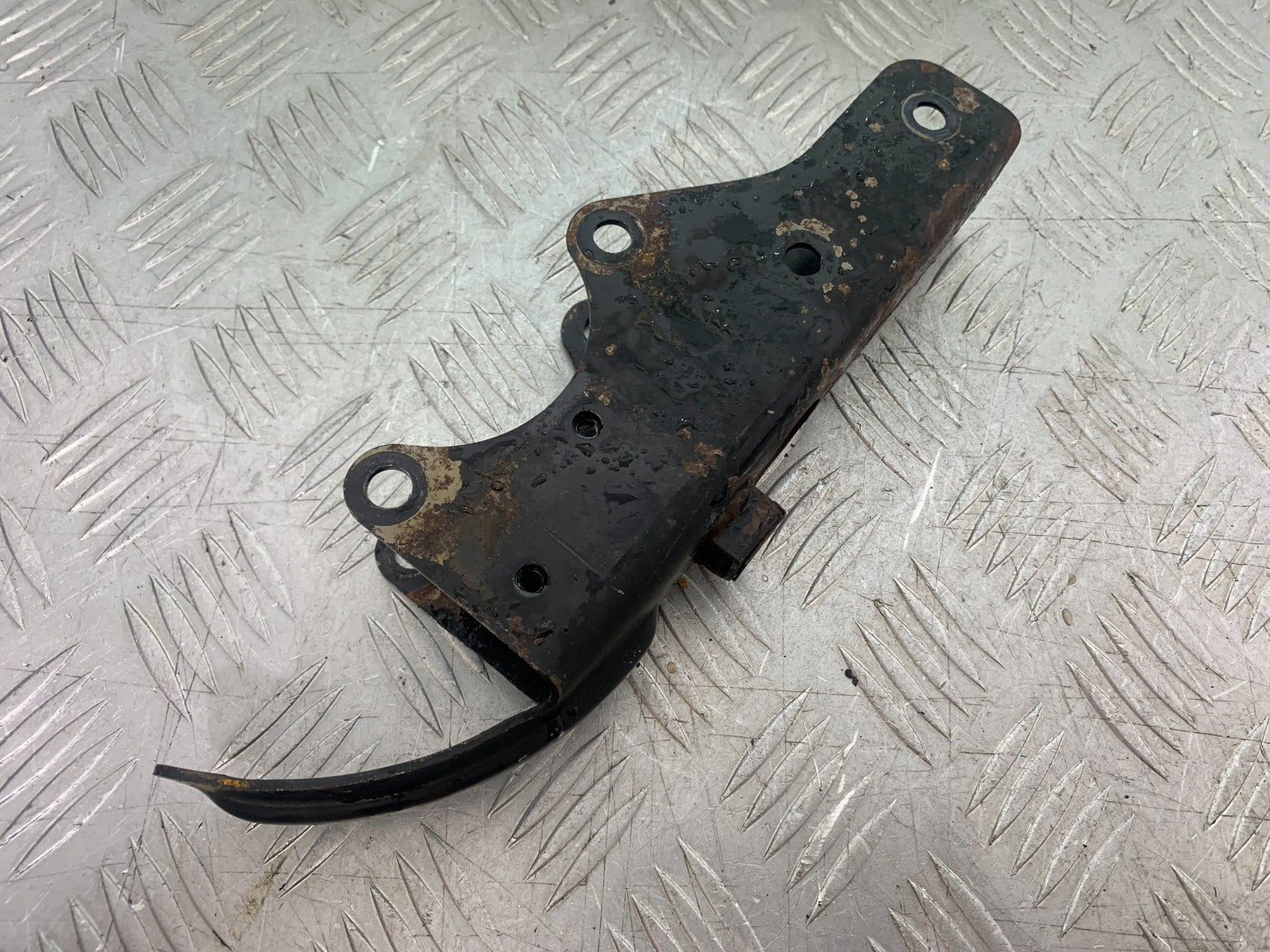 APRILIA 650 PAGASO STRADA ENGINE MOUNTING BRACKET YEAR 2005-2010 (CMB1260)