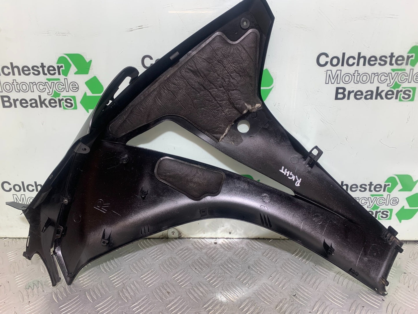 HONDA CBR1000 RR CBR1000RR FIREBLADE RIGHT FAIRING PANEL 2008-2011 (CMB1179)