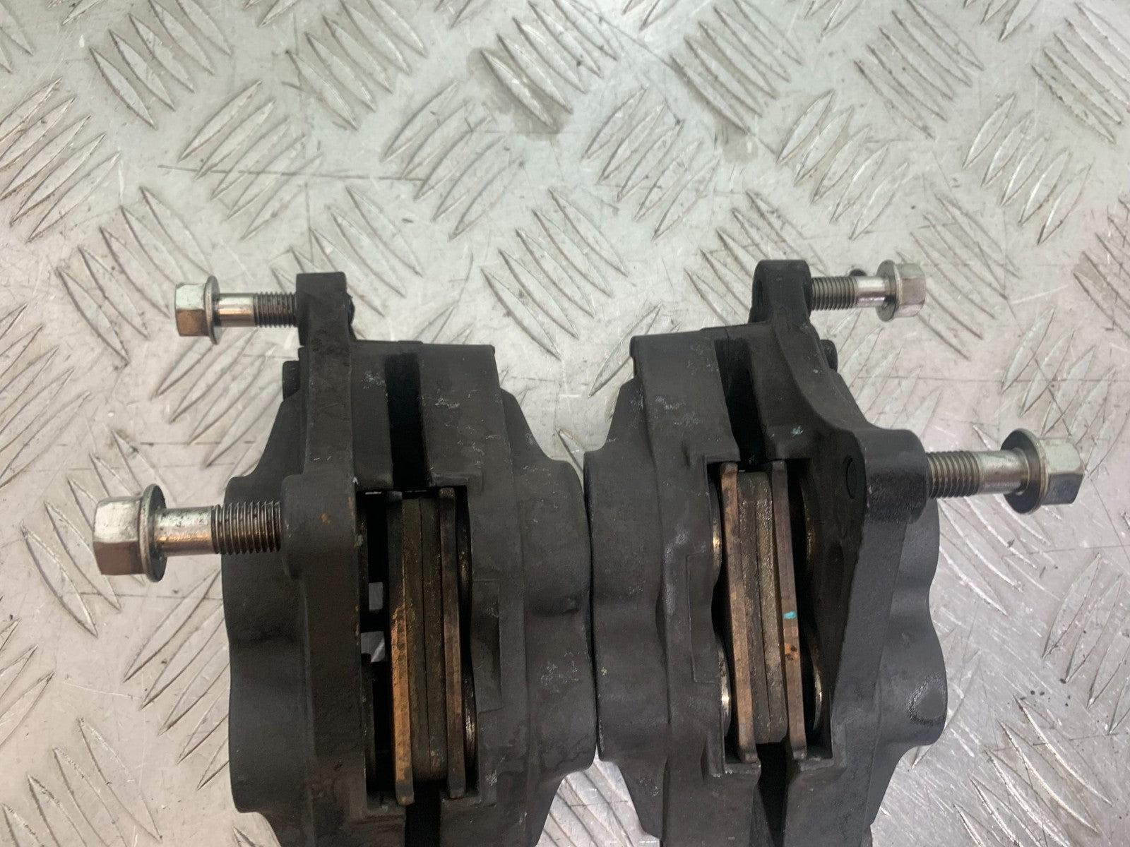 TRIUMPH 955i SPRINT ST FRONT BRAKE CALIPERS  1999-2004 (CMB1176)