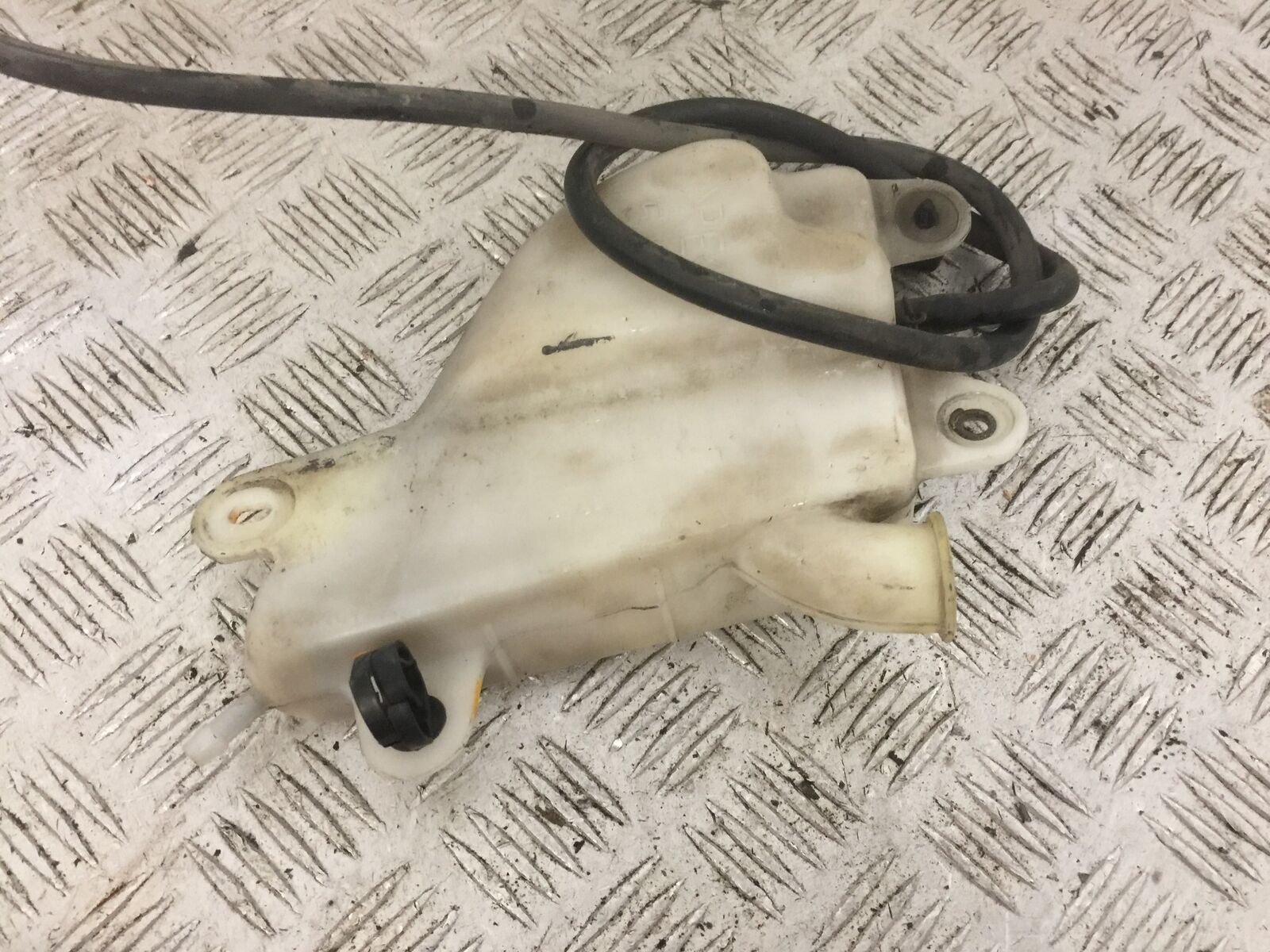 YAMAHA FJR1300 FJR 1300 COOLANT BOTTLE  YEAR 2001-05 (STOCK 814)
