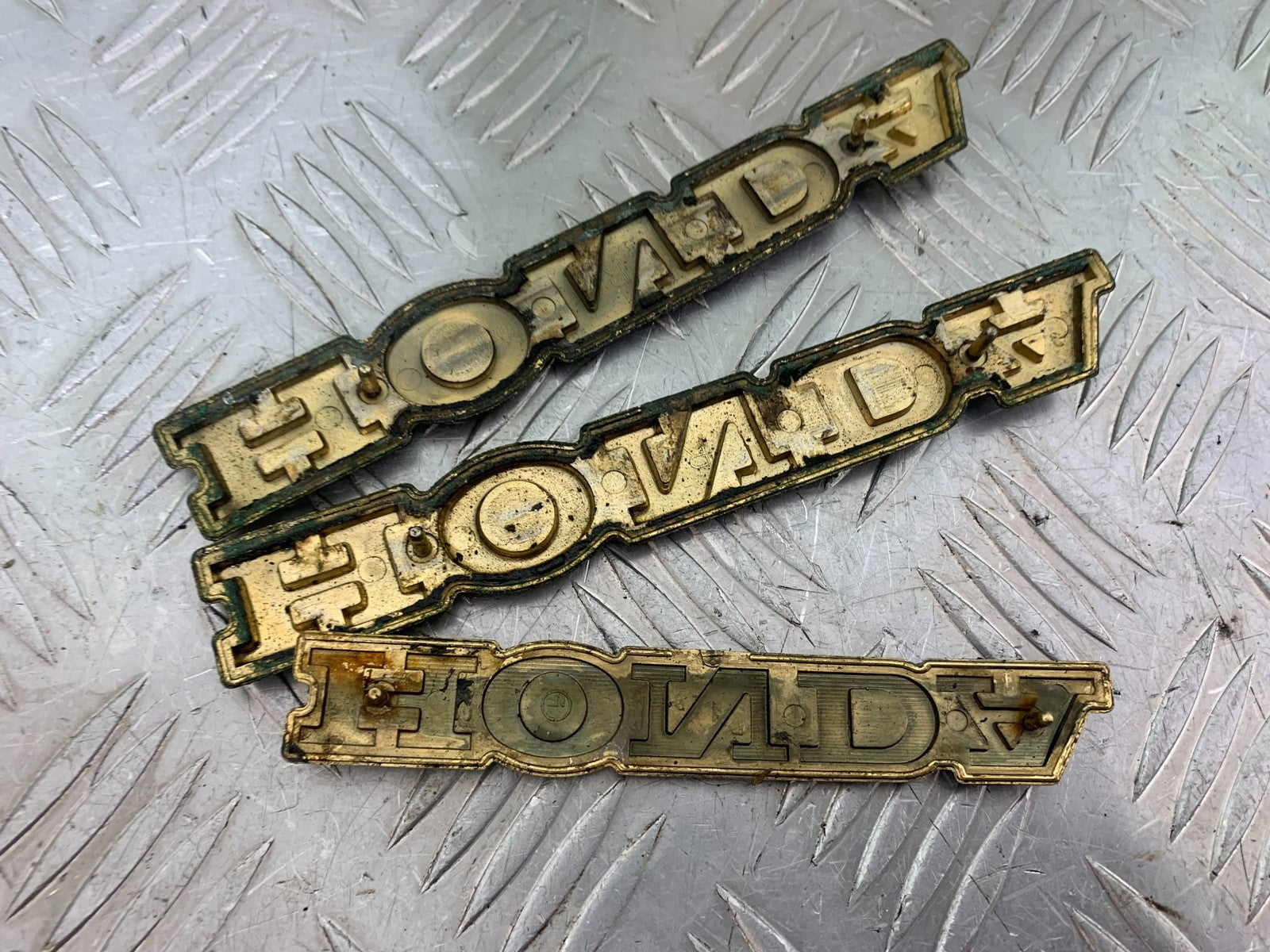 HONDA GL500 GL 500 SILVERWING BADGES  YEAR 1981-82 (CMB1168)
