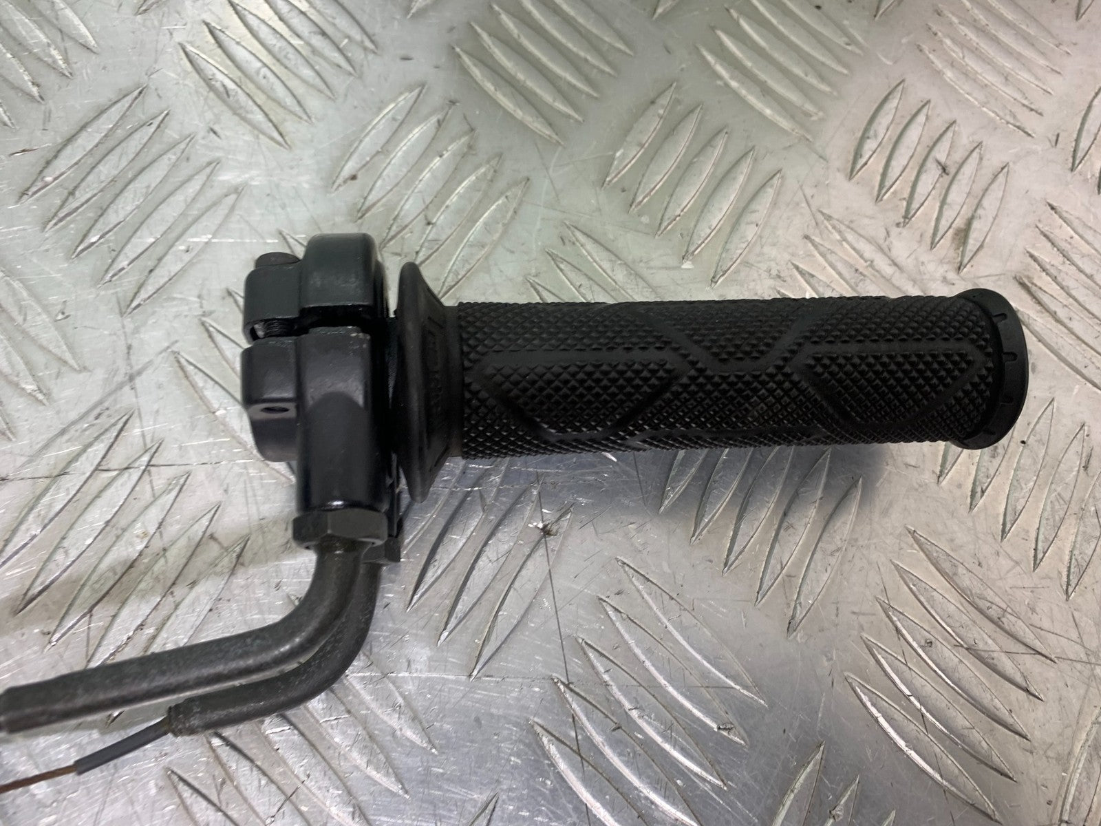 APRILIA RSV1000 RSV 1000 MILLE THROTTLE AND GRIP  1998- 2003 (CMB1184)