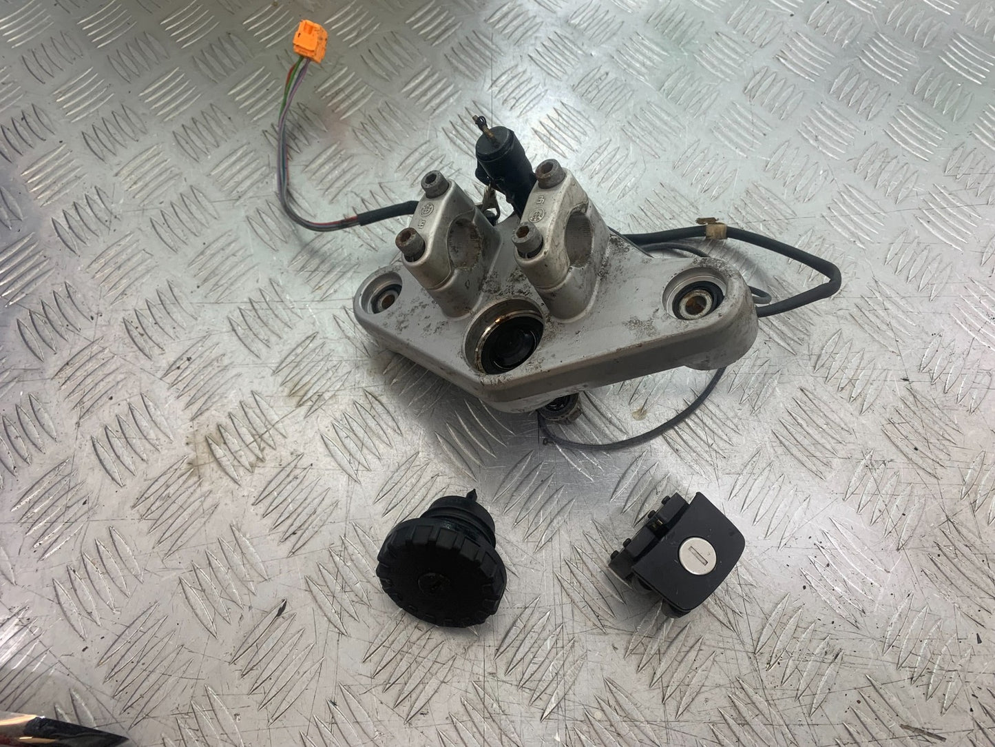 BMW K1200 K 1200 LT LOCKS AND KEY    YEAR 1999-07 (CMB1271)