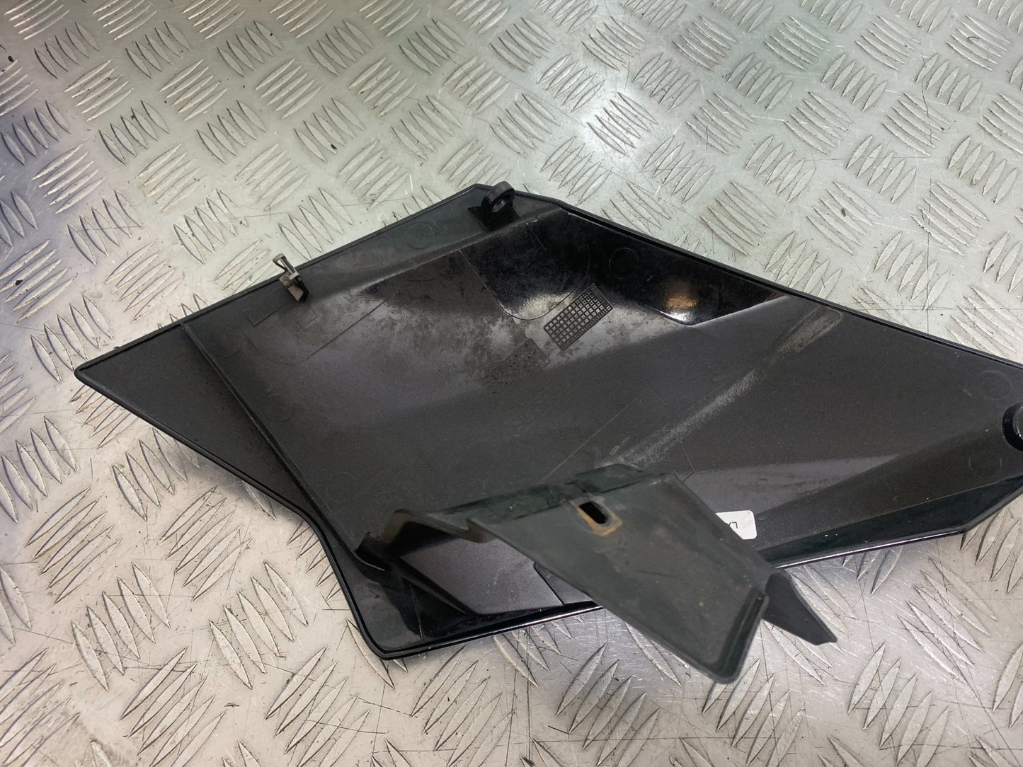 KTM 990 SUPER DUKE LEFT TANK PANEL YEAR 2007-2011  (CMB1207)