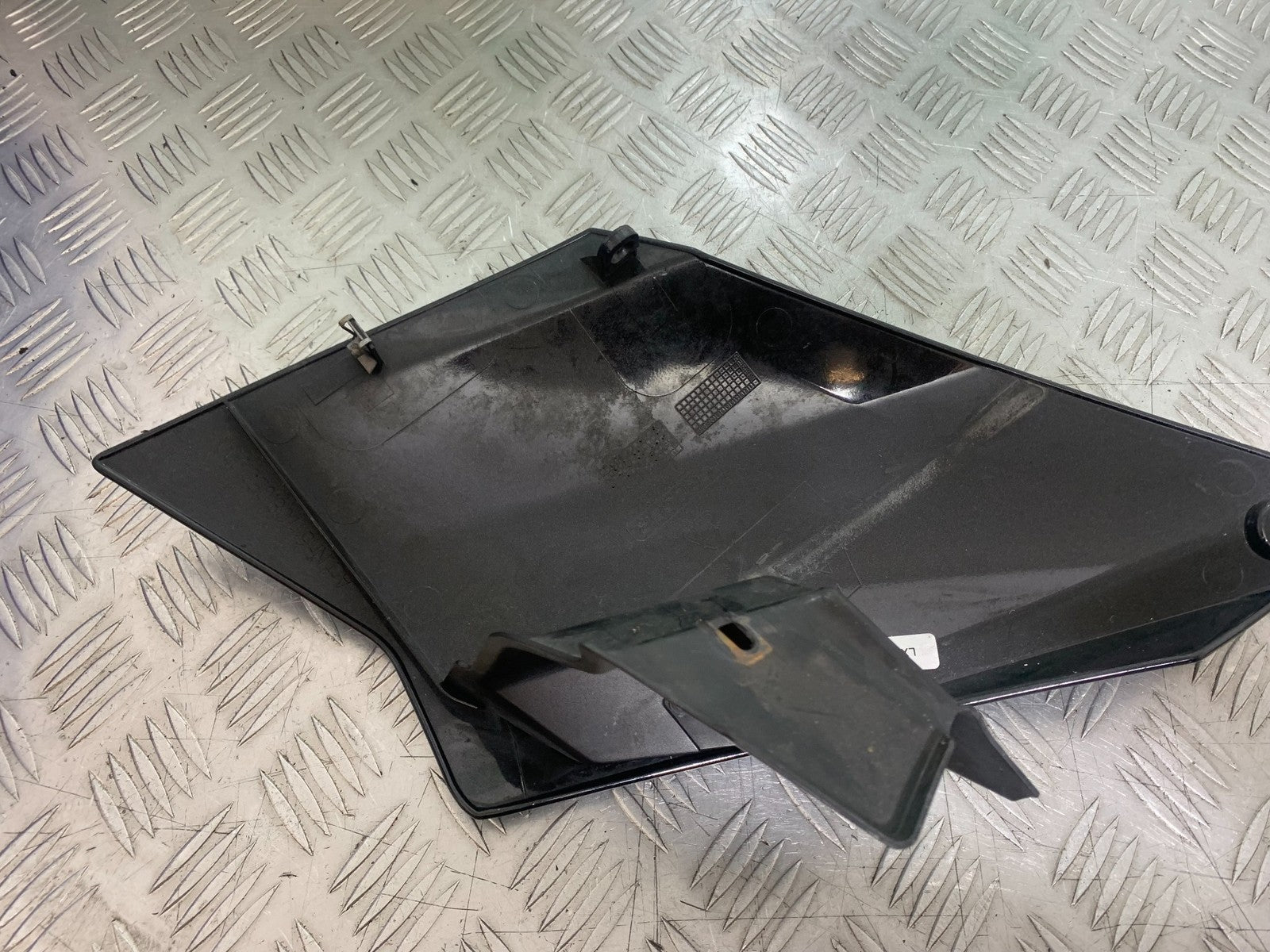 KTM 990 SUPER DUKE LEFT TANK PANEL YEAR 2007-2011  (CMB1207)