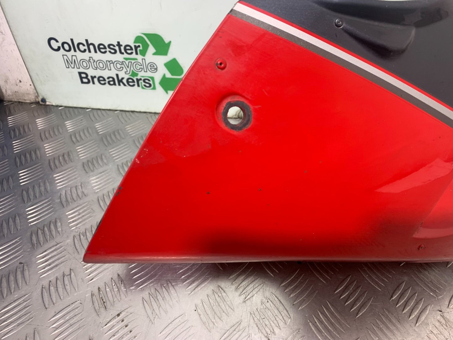 KAWASAKI GPZ600 GPZ 600 BELLY PAN YEAR 1988-90  (CMB1258)