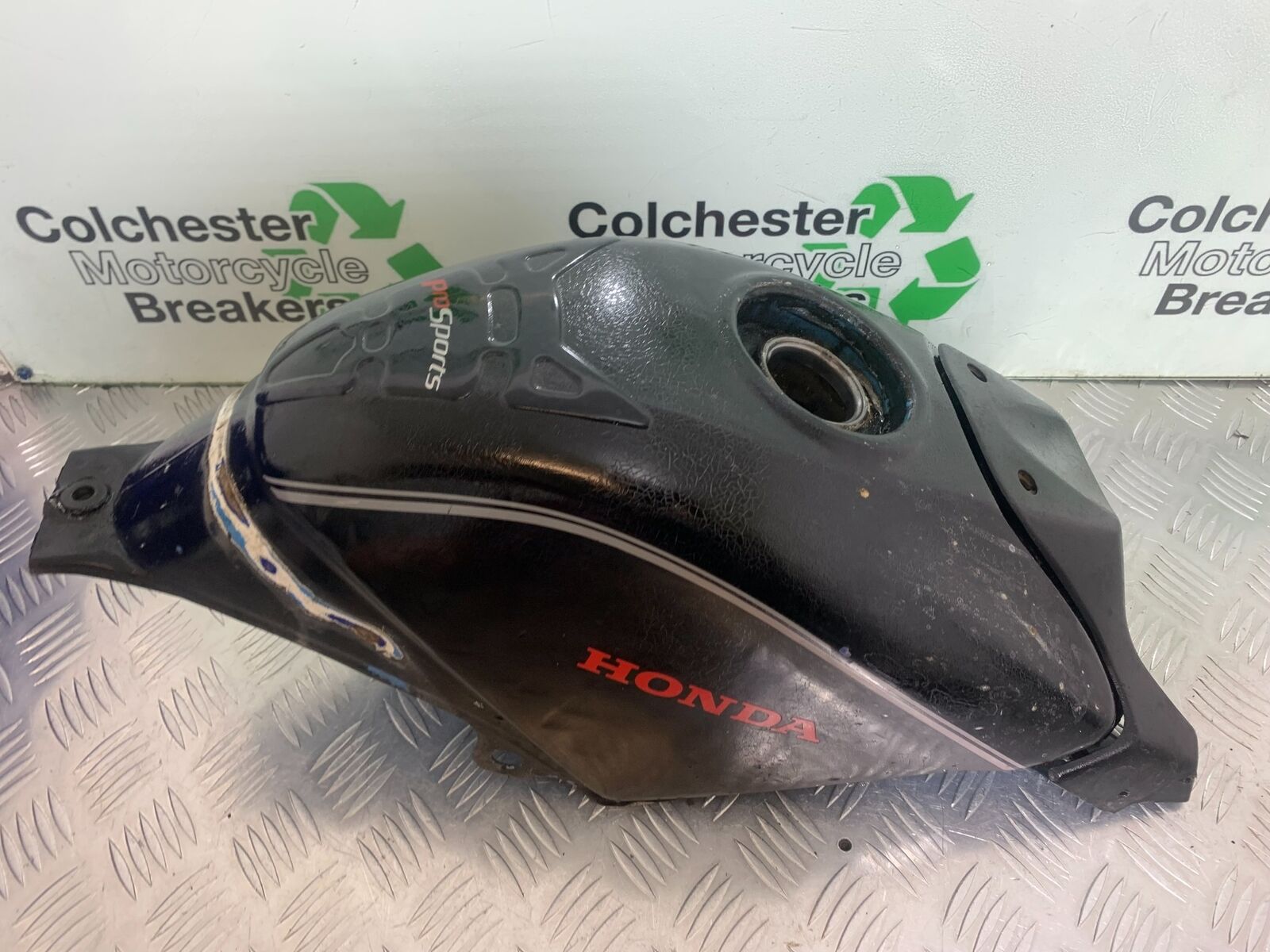 HONDA CBR125 CBR 125 PETROL TANK YEAR 2004-06  (CMB1040)