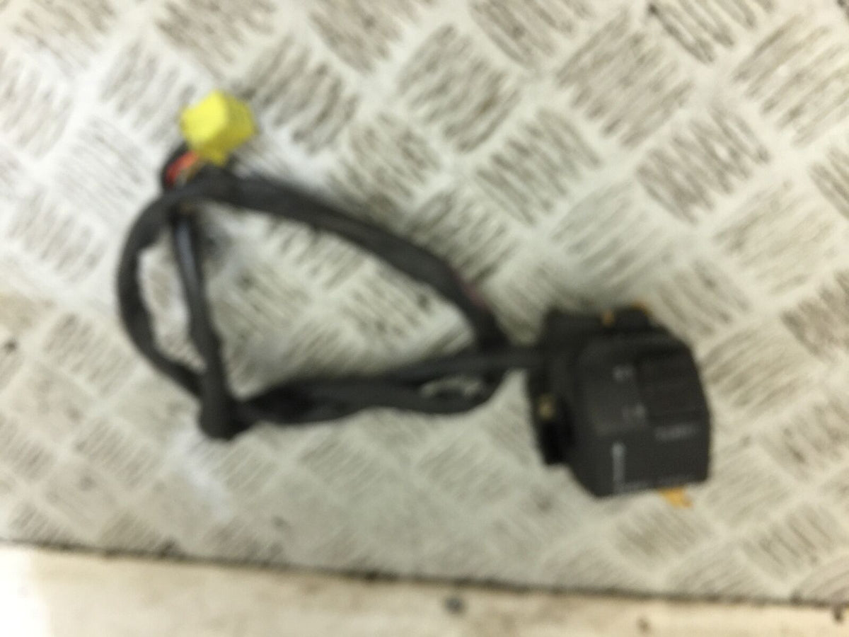 SUZUKI GSF600 GSF 600 BANDIT LEFT SWITCH GEAR  YEAR 1997 (STOCK 729)