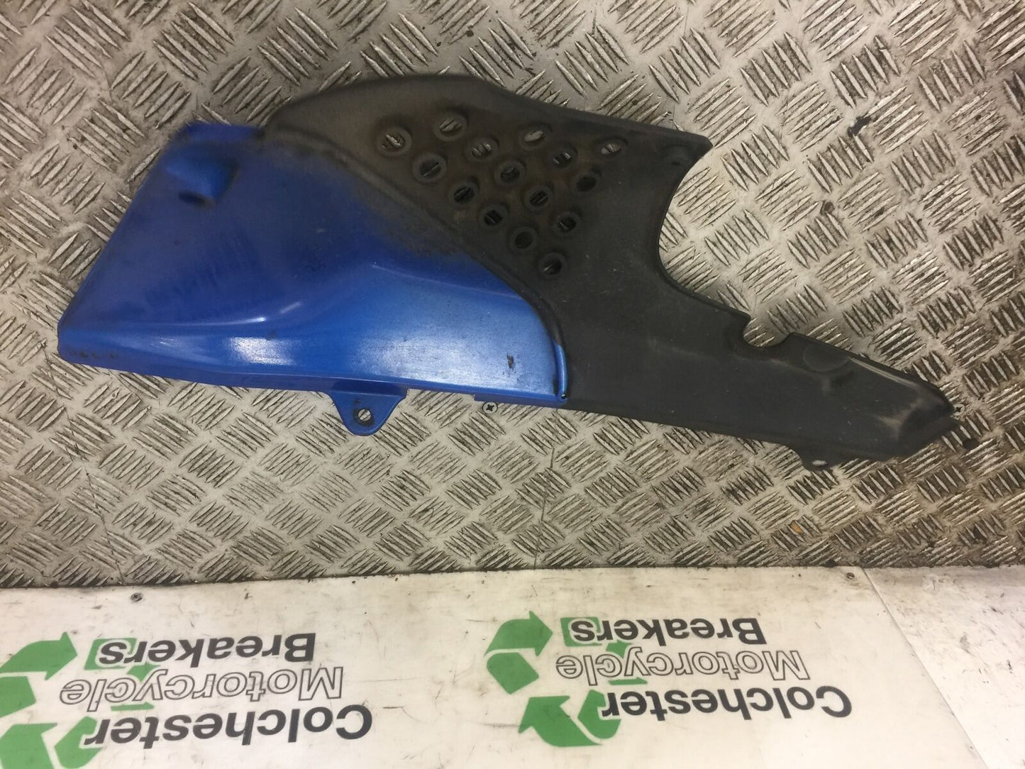 TRIUMPH 900 TIGER LEFT SEAT PANEL   YEAR 1993-1999 STOCK 445
