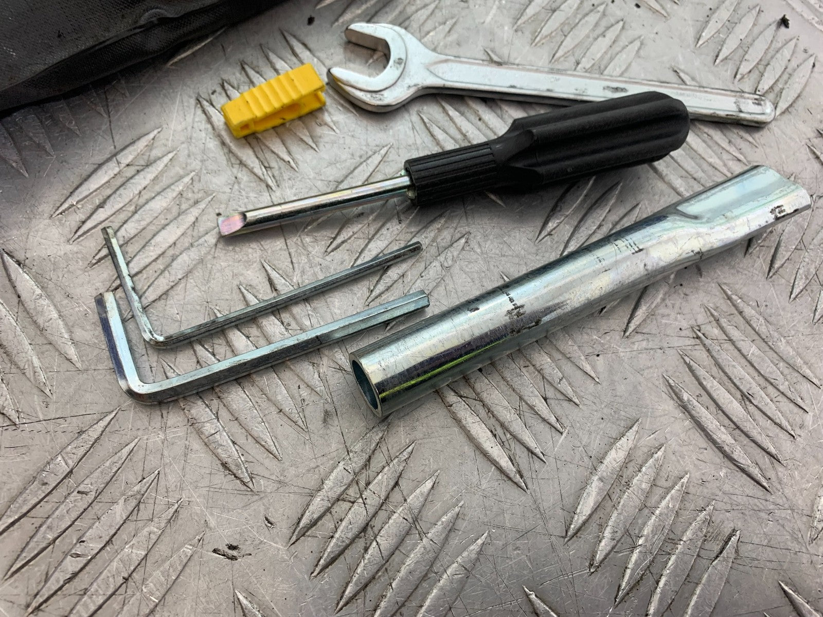 APRILIA TUONO 1000 V4R TOOL KIT YEAR 2011-13  (CMB1316)