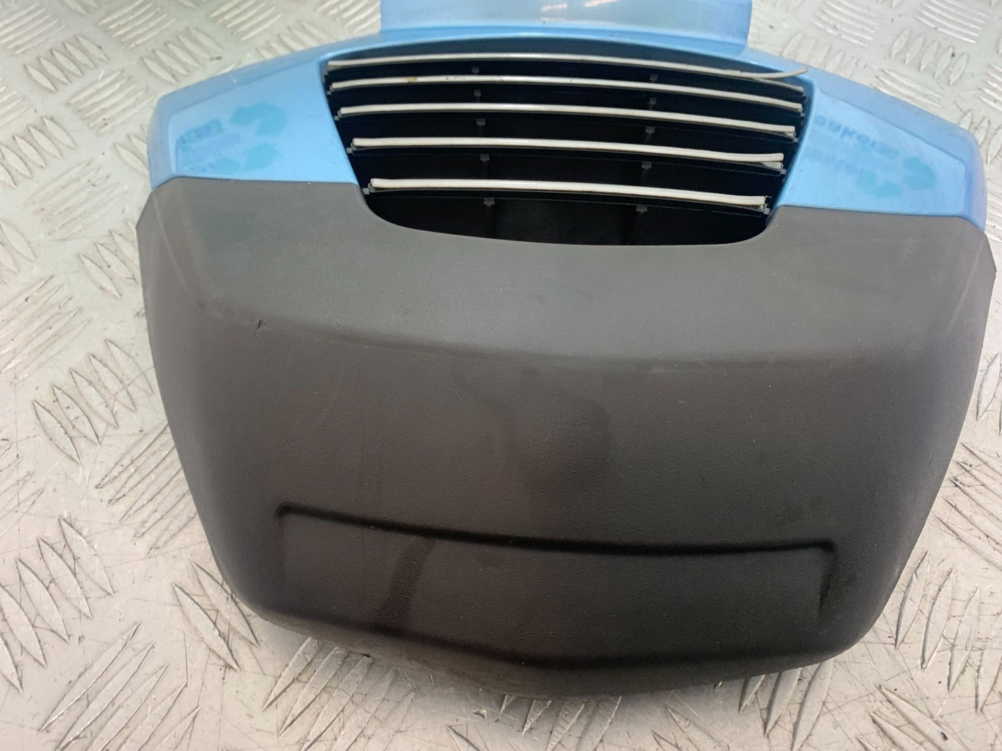 PIAGGIO MP3 250 ie FRONT GRILL PANEL  YEAR 2007 (CMB1307)