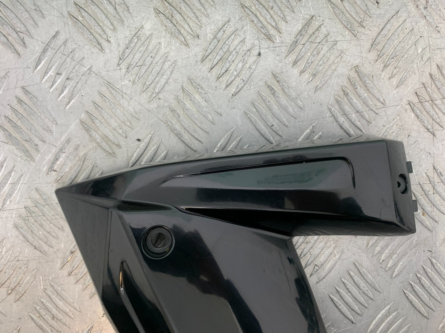 KAWASAKI ZX10R ZX10 R LEFT FAIRING INFILL PANEL   2008-2010 (CMB1301)