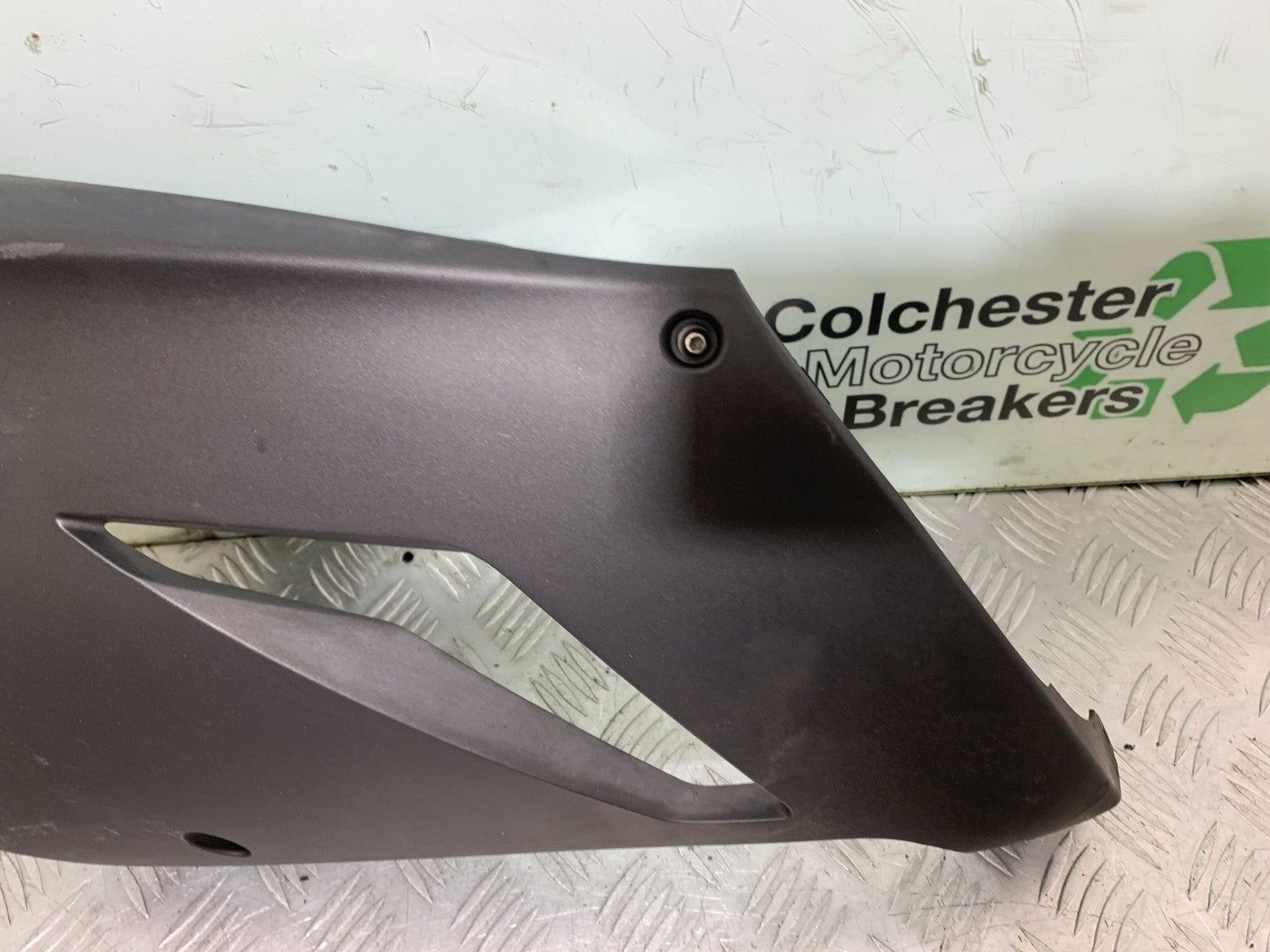 KAWASAKI GTR1400 GTR 1400 RIGHT BELLY PAN YEAR 2007-2009 (CMB1306)