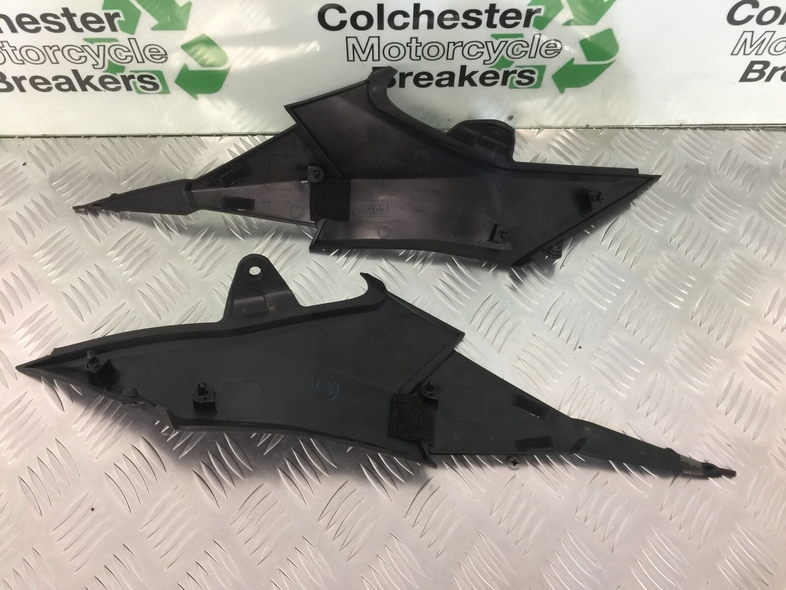 KAWASAKI Z800 Z 800 LEFT & RIGHT SIDE INFILLS  YEAR 2013-2017 (STOCK 925)