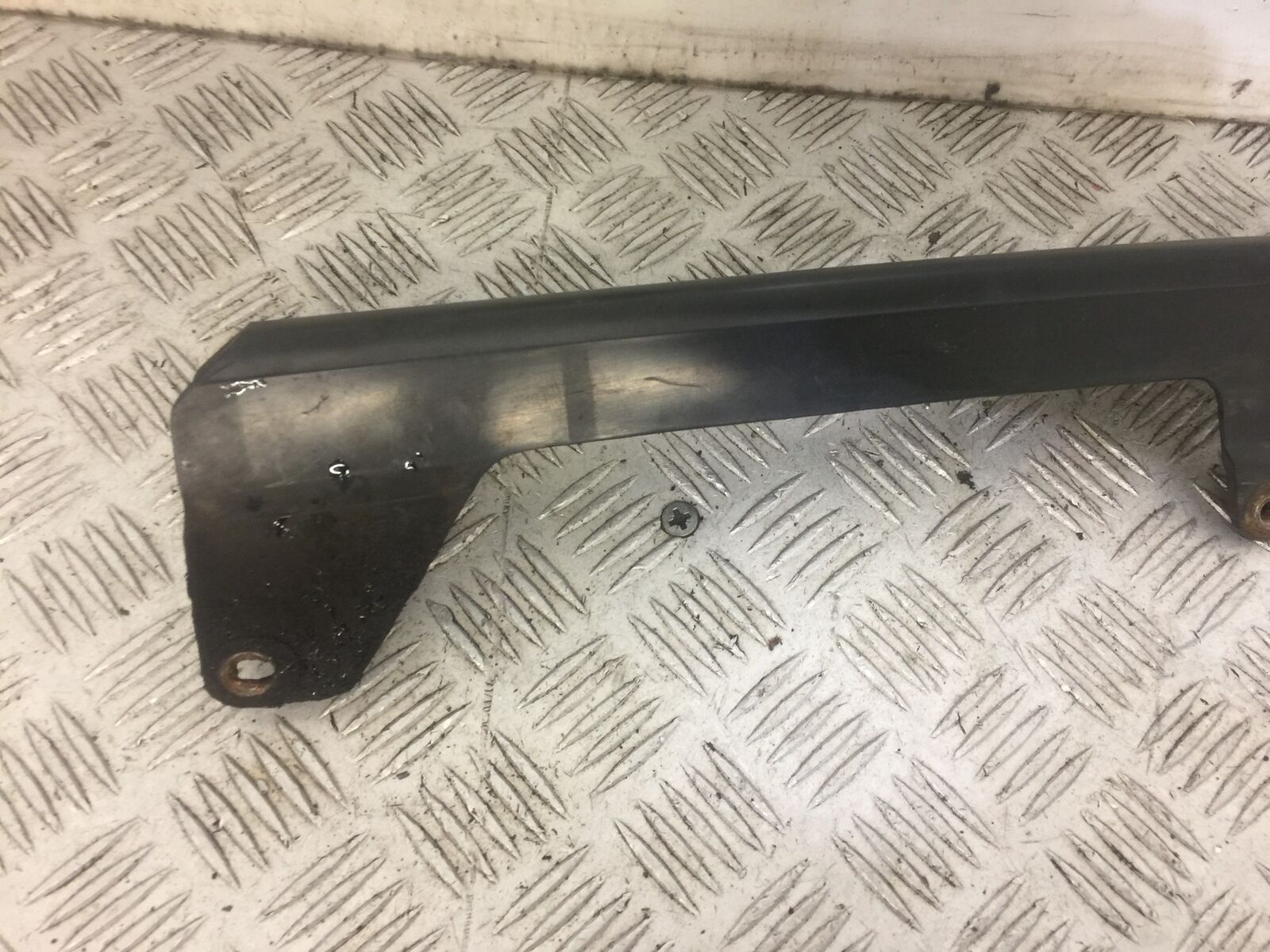 HONDA CBR125 CBR 125 CHAIN GUARD  YEAR 2008 (STOCK 627)