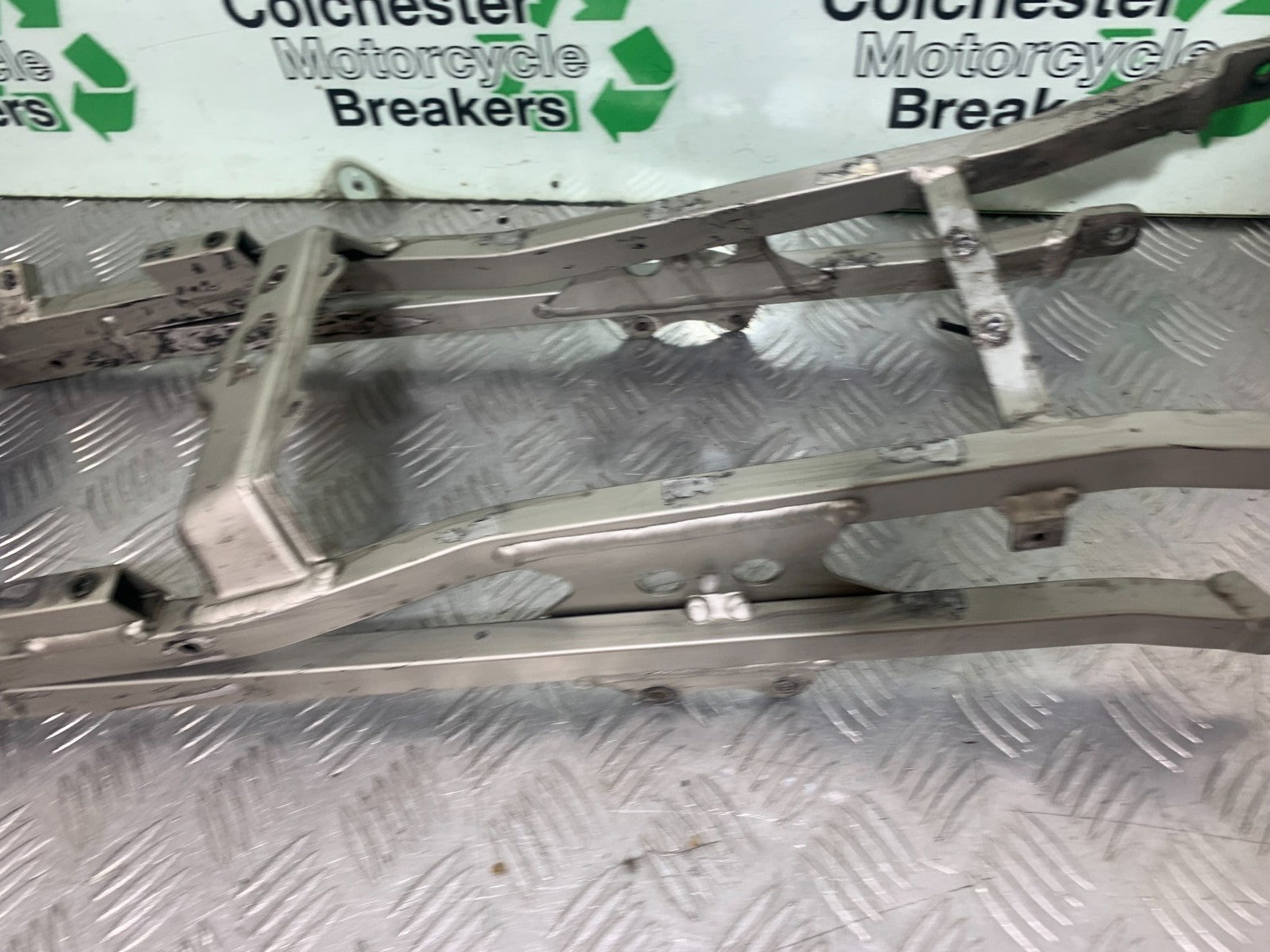 KAWASAKI ZX9R ZX9 E1 REAR SUBFRAME   YEAR 2000-01 (CMB1171)