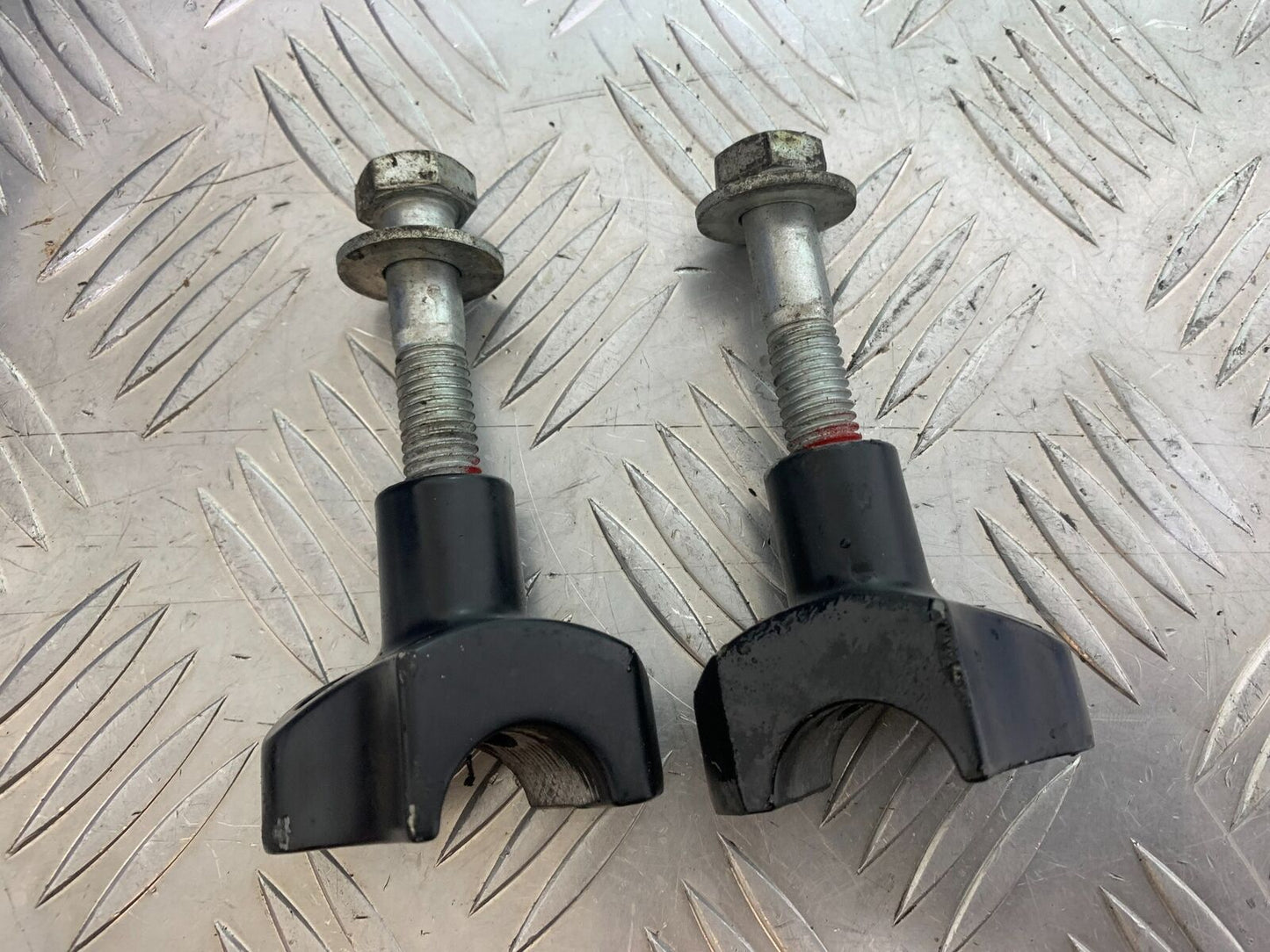 HARLEY DAVIDSON XL883 N IROD HANDLEBAR CLAMPS  YEAR 2020  (CMB1116)