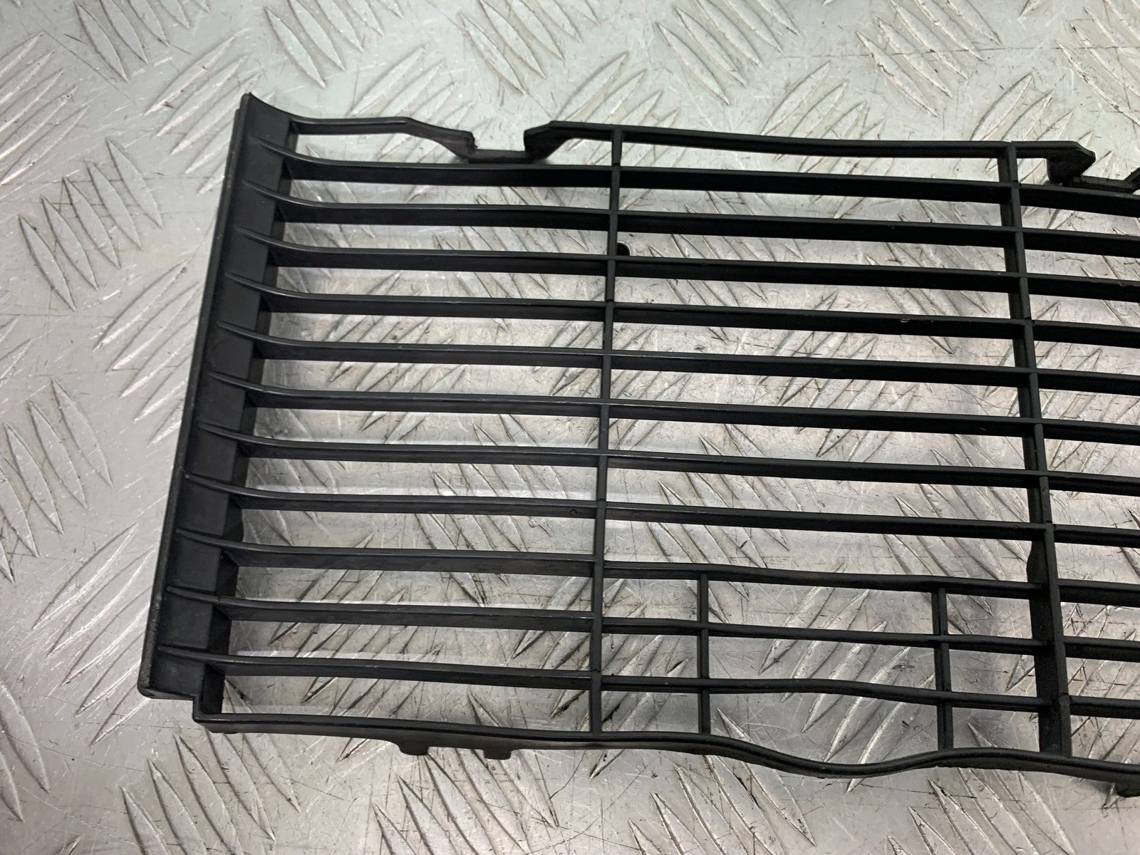 HONDA CB600 CB 600 HORNET RADIATOR GRILL    YEAR 1998-2002 (CMB1297)
