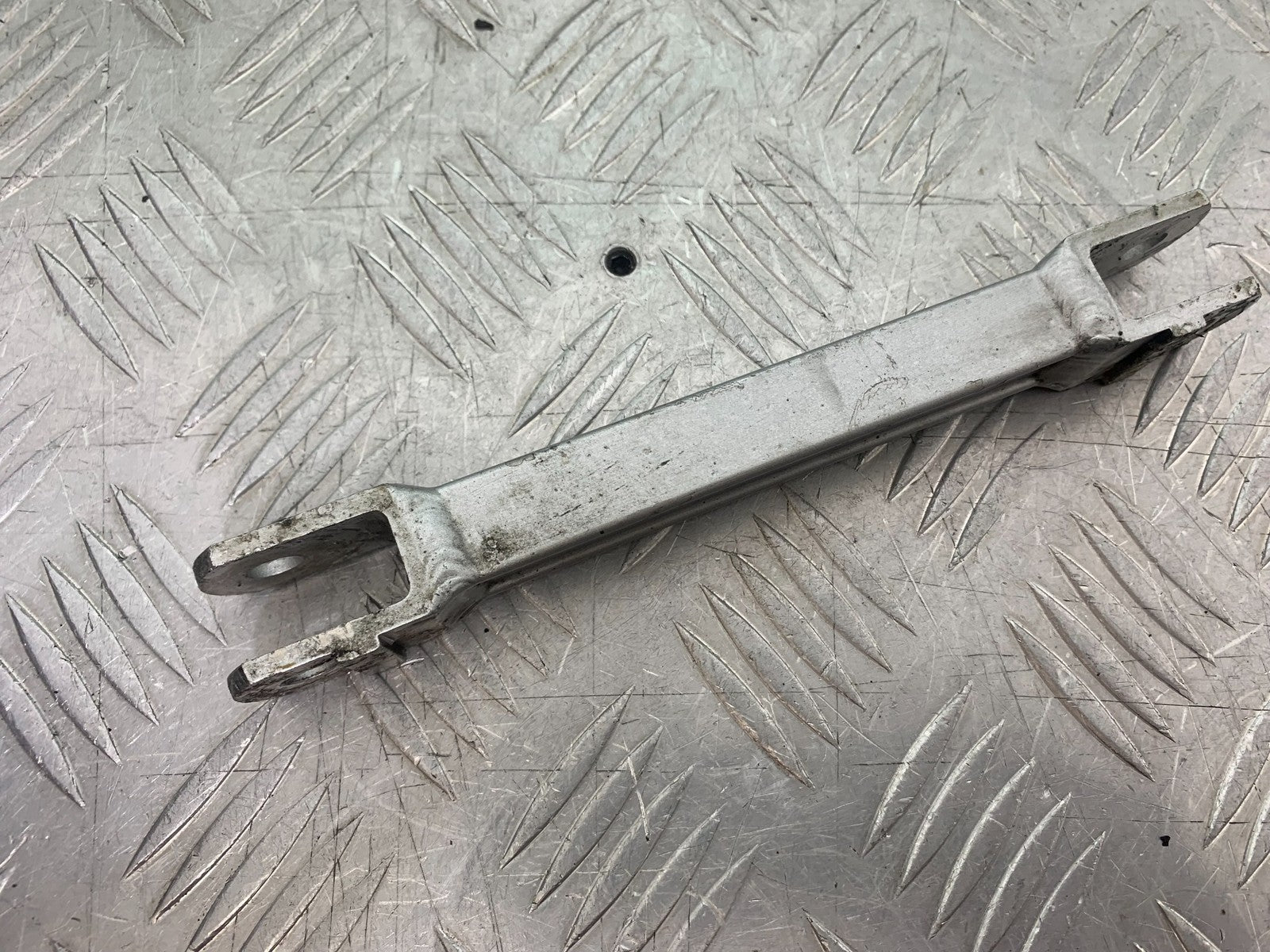 KAWASAKI GPZ600 GPZ 600 REAR BRAKE ARM  YEAR 1988-90 (CMB1258)