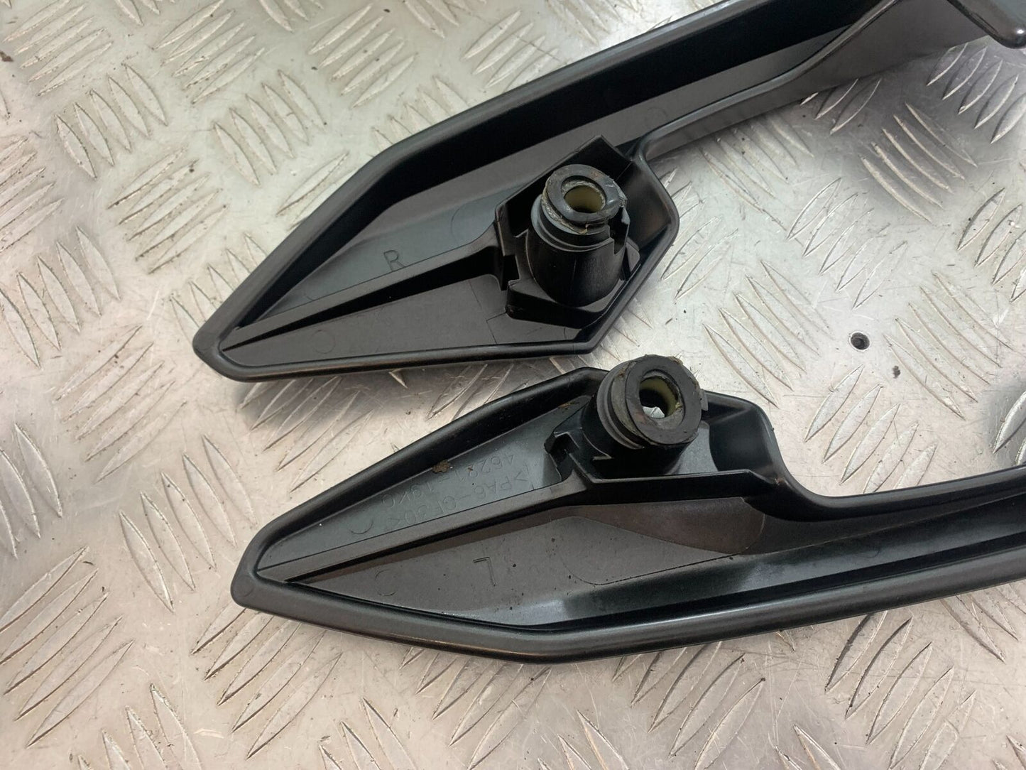 SUZUKI AN400 AN 400 BURGMAN GRAB RAILS YEAR 2017-2024 (CMB1118)