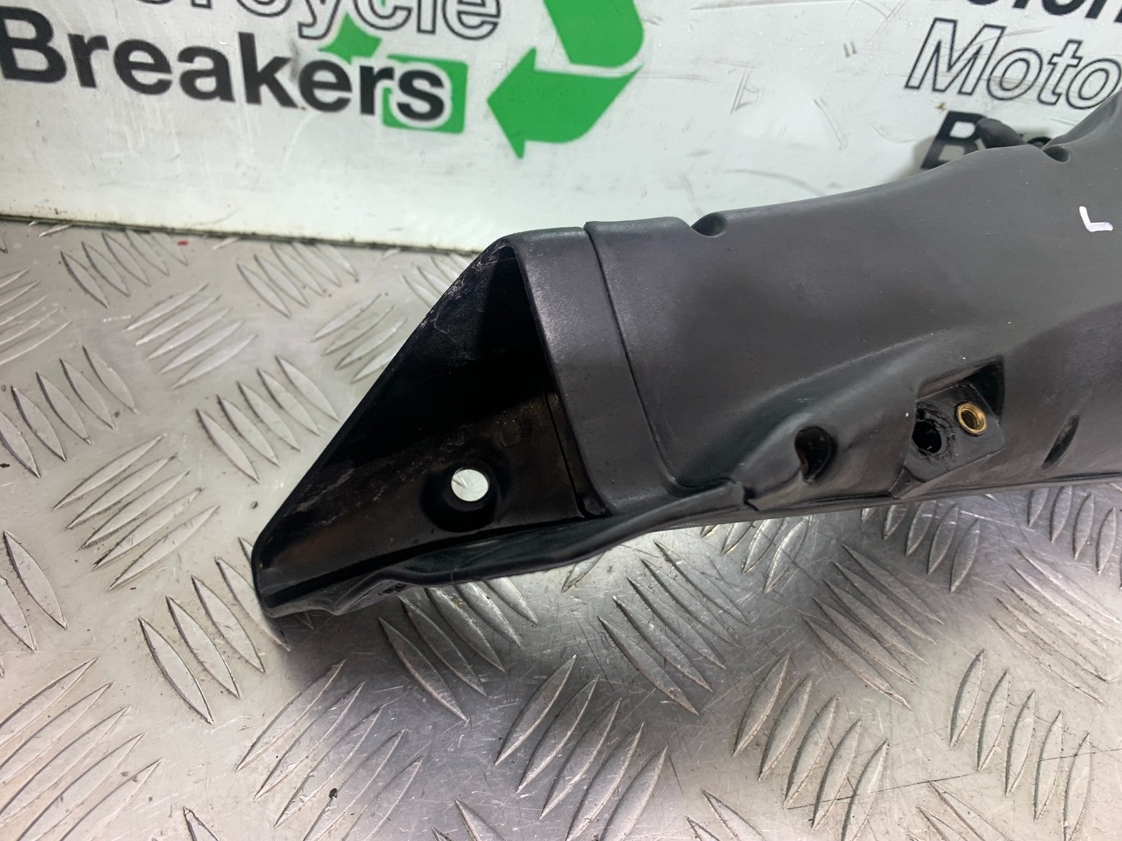 DUCATI 996 SPS 748 916 998 LEFT AIR TUBE  1999-2000 (CMB1209)