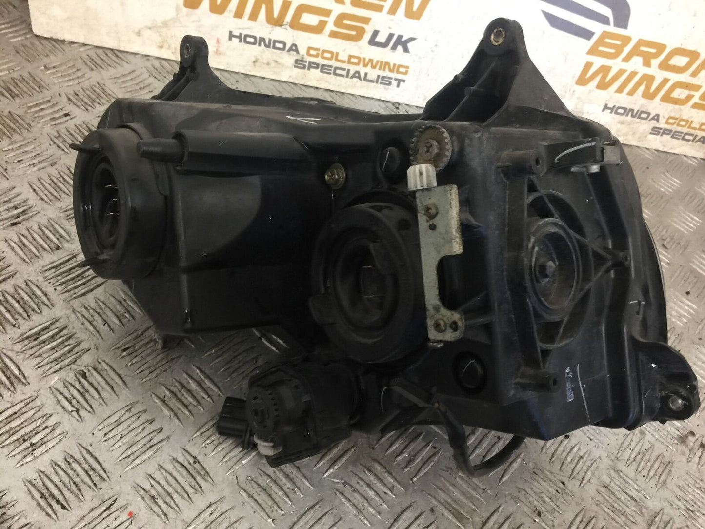 HONDA GL1800 GL 1800 LEFT HEADLIGHT   YEAR 2004-10 ABS (STOCK 890)
