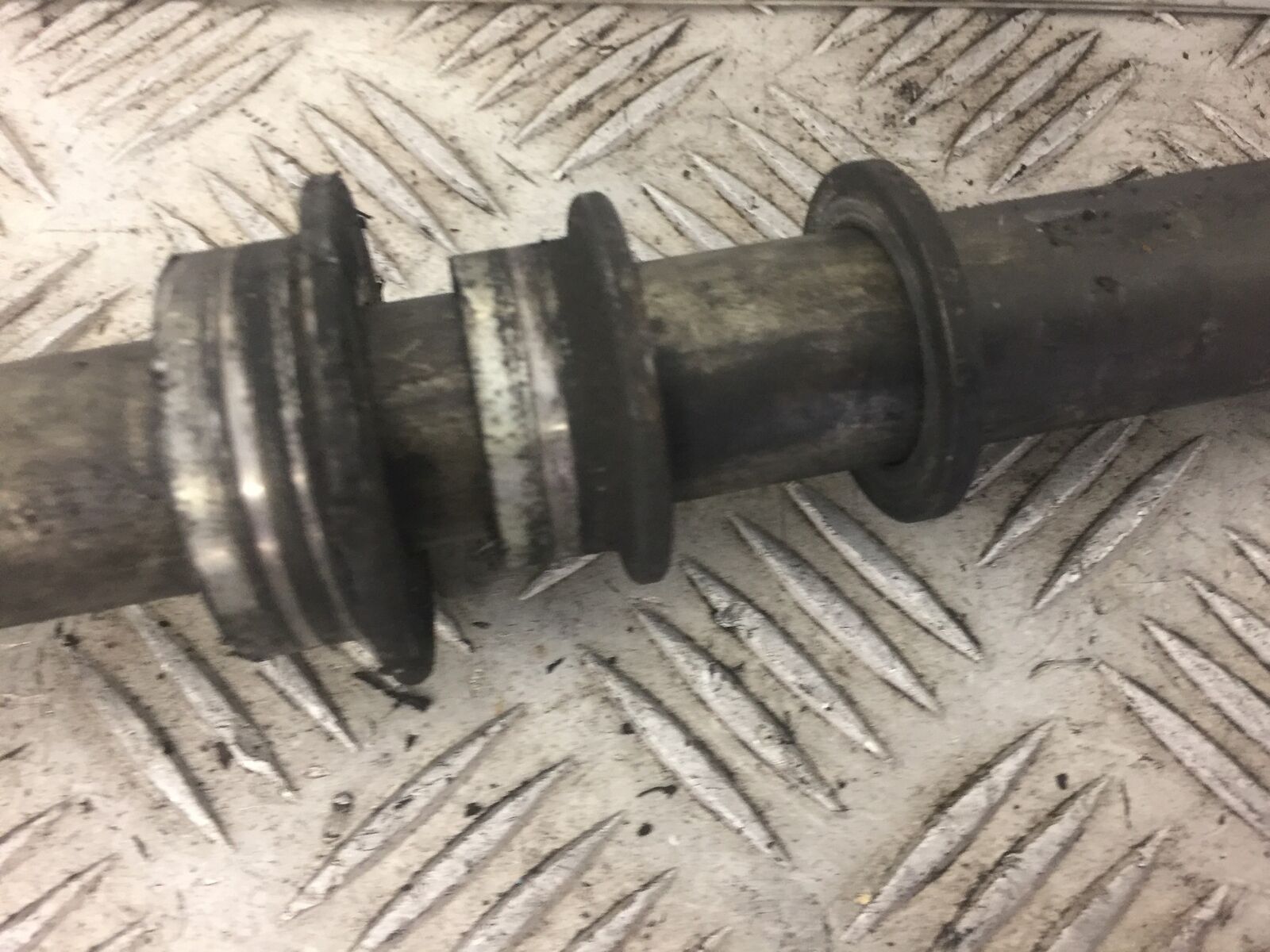 KAWASAKI ZX12R ZX12 R REAR WHEEL SPINDLE YEAR 2000
