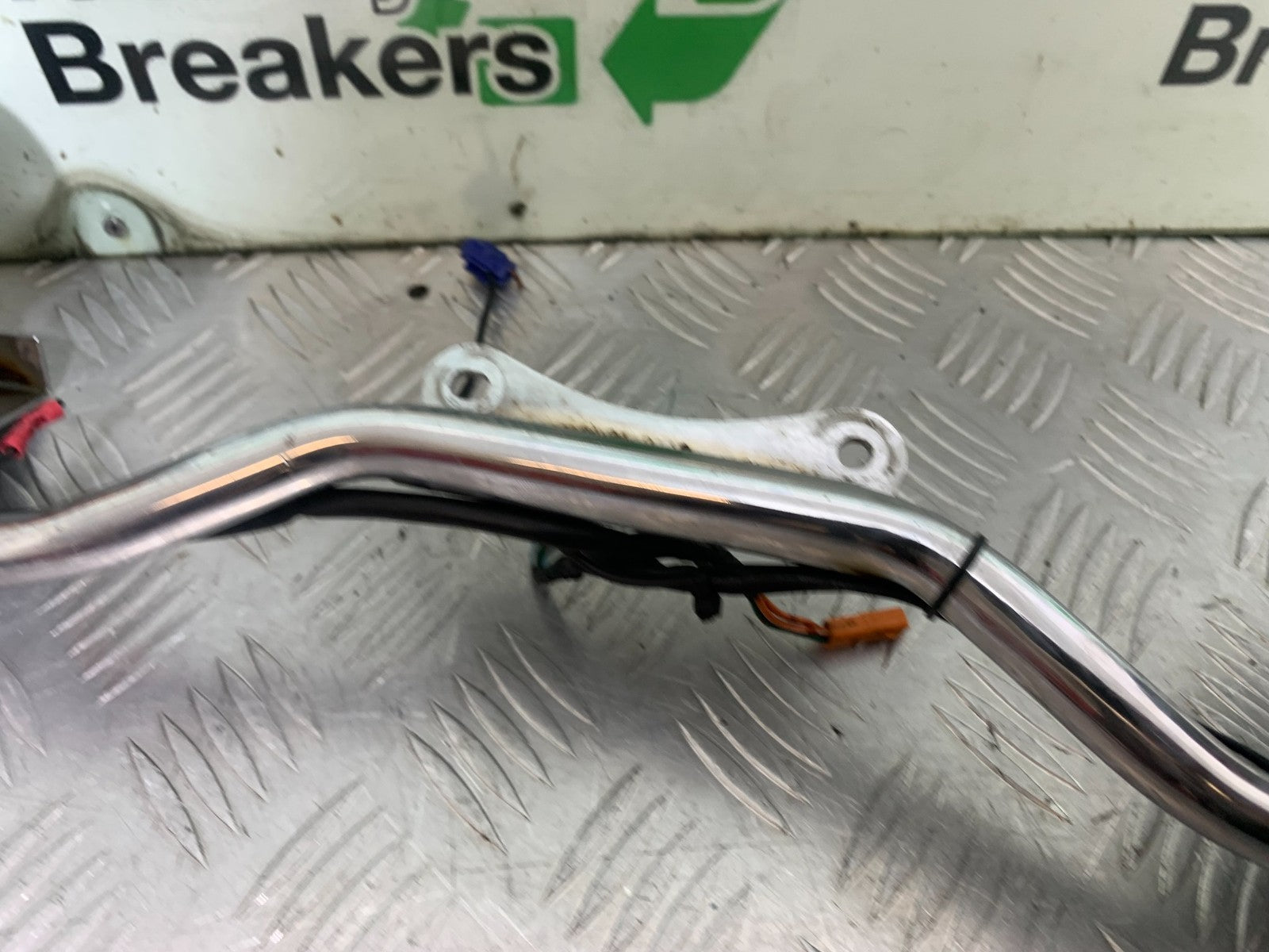 HONDA VT750 SHADOW FRONT INDICATORS AND BRACKET  YEAR 2003-2004 (CMB1265)