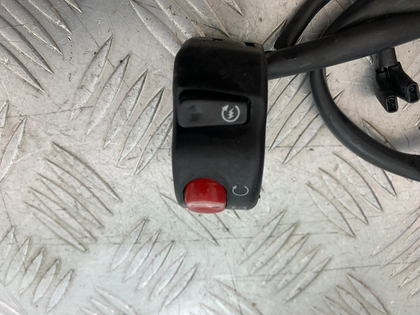 TRIUMPH SPEED TRIPLE R 1050 RIGHT SWITCH GEAR  2009 (CMB1183)